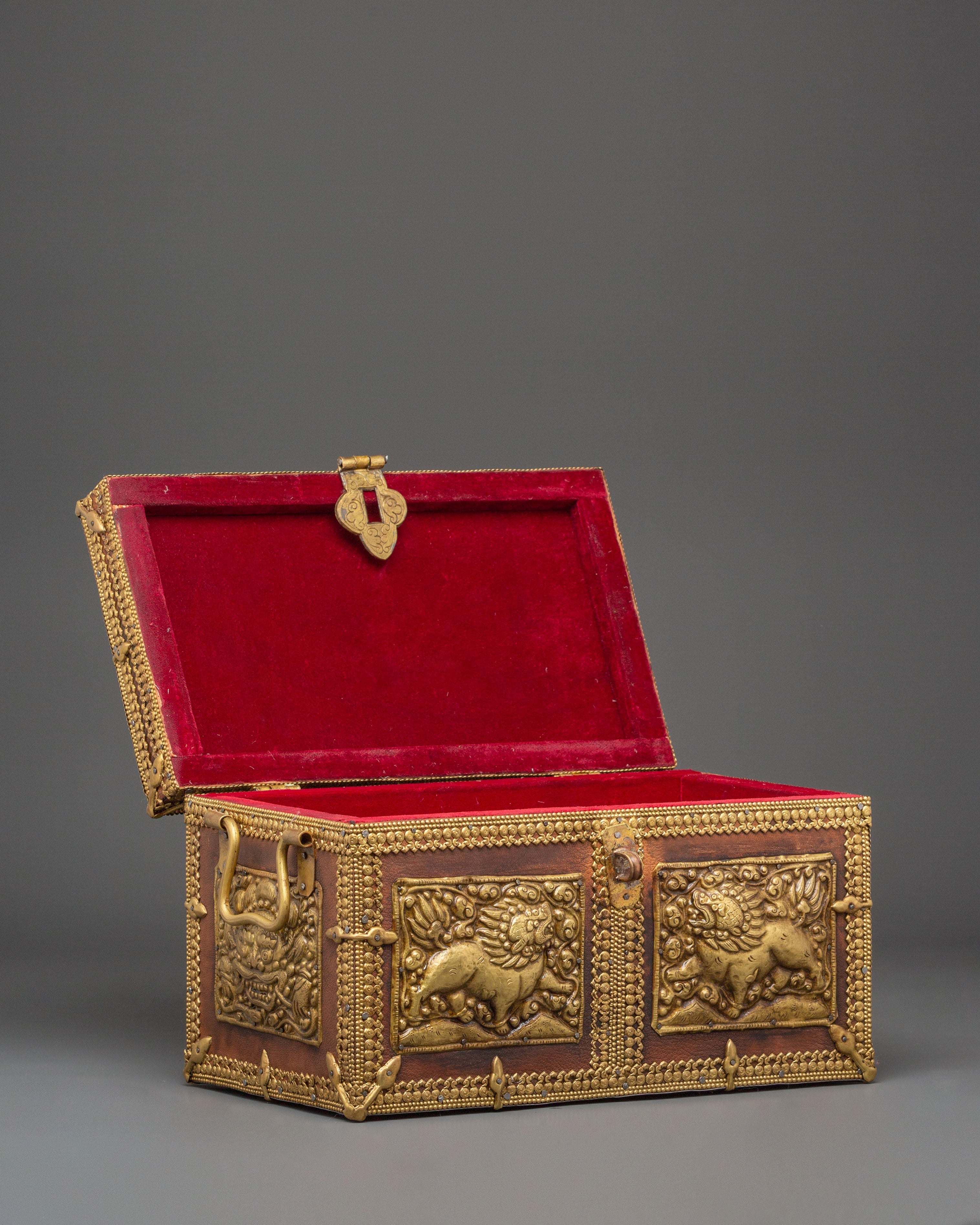 Tibetan Buddhist Box | Box with Guardian Lion Motifs