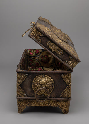 Wow Iron Box Treasure | Perfect for Preserving Your Most Precious Treasures in Style
