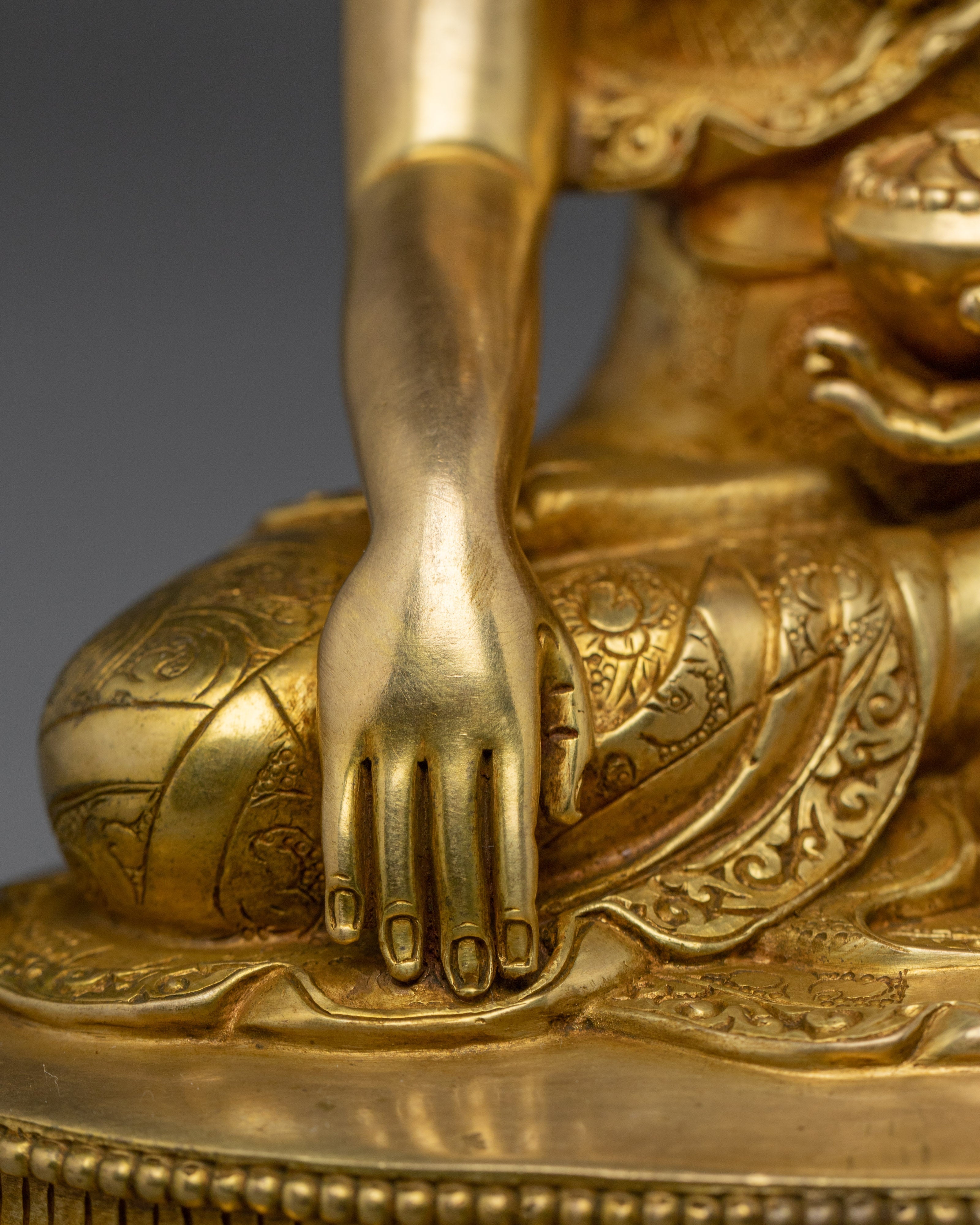 Shakyamuni Buddha Golden Decor Statue | Gautama Buddha Artwork