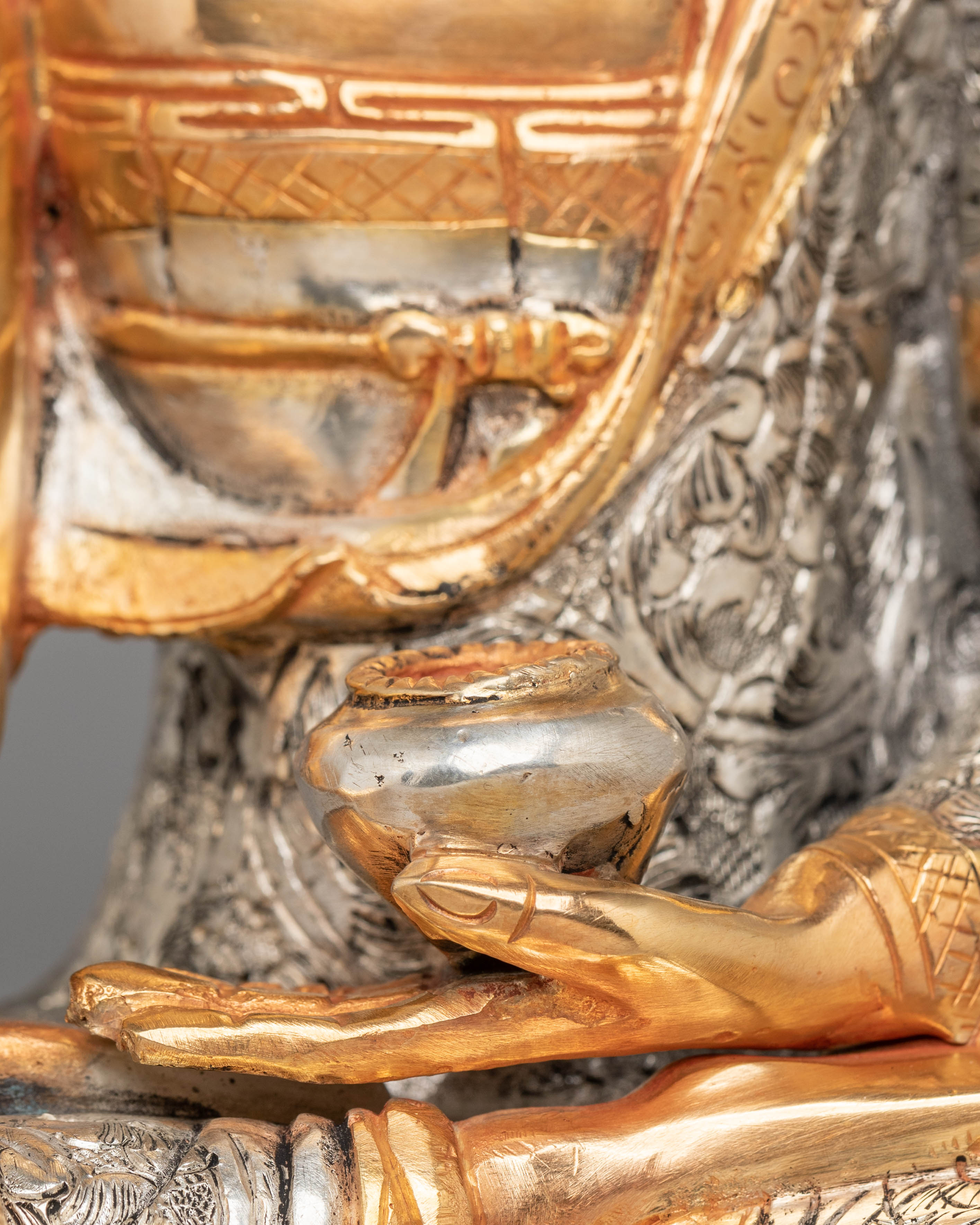 Dharma Guru Buddha Shakyamuni Statue | Gold Plated Copper for Spiritual Enlightenment