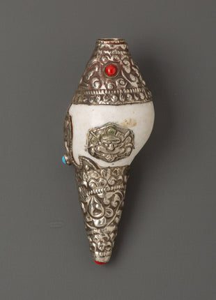 conch-shell-with-silver-plated-detailing