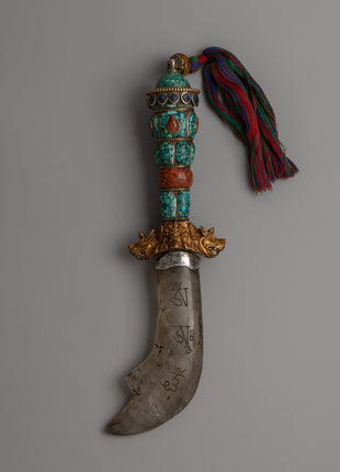 Tibetan Phurba with a Curved Crystal Blade | Spiritual Power and Craftsmanship