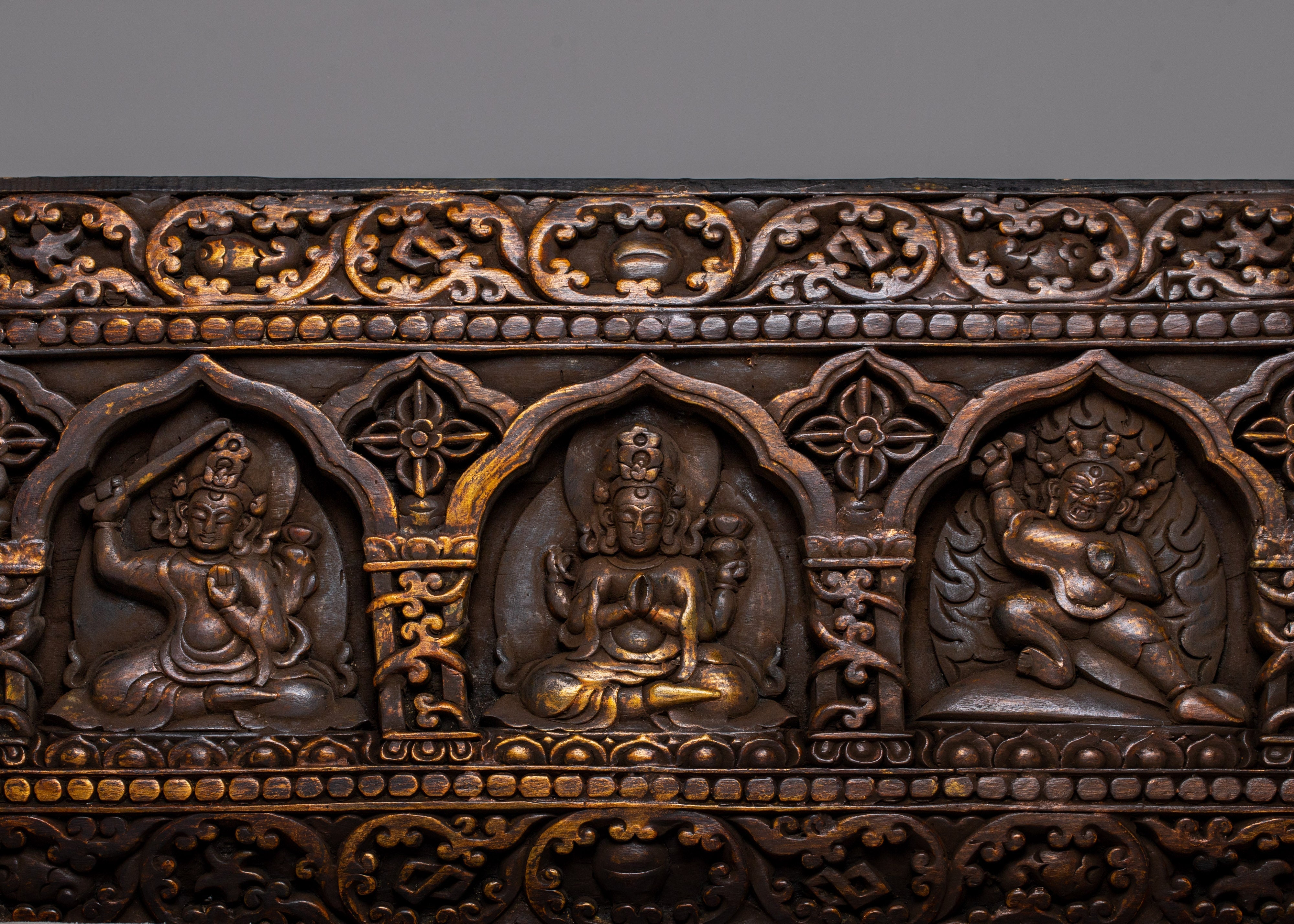 Wood Cover Book | Elevating Your Collection with Old-World Charm