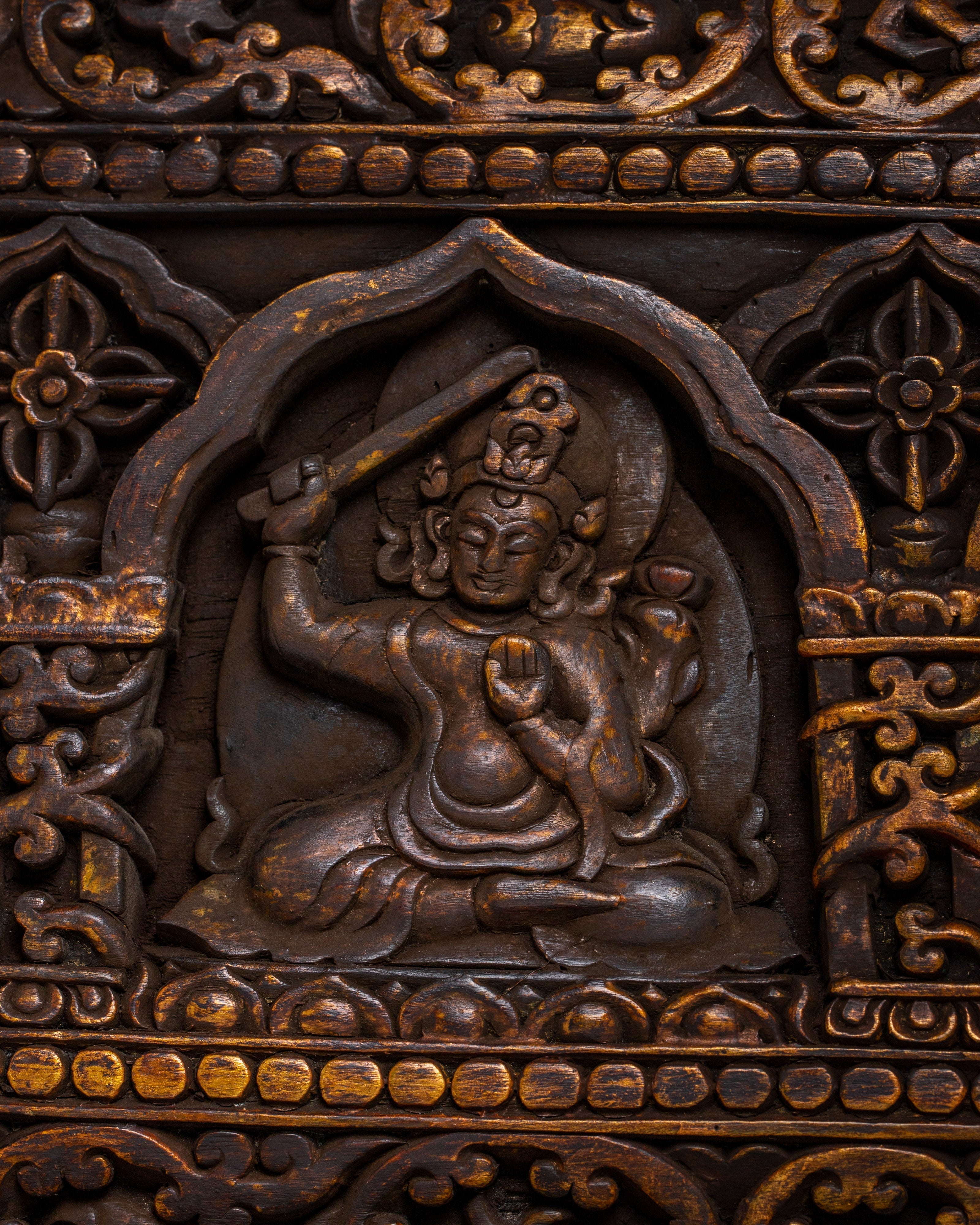Wood Cover Book | Elevating Your Collection with Old-World Charm