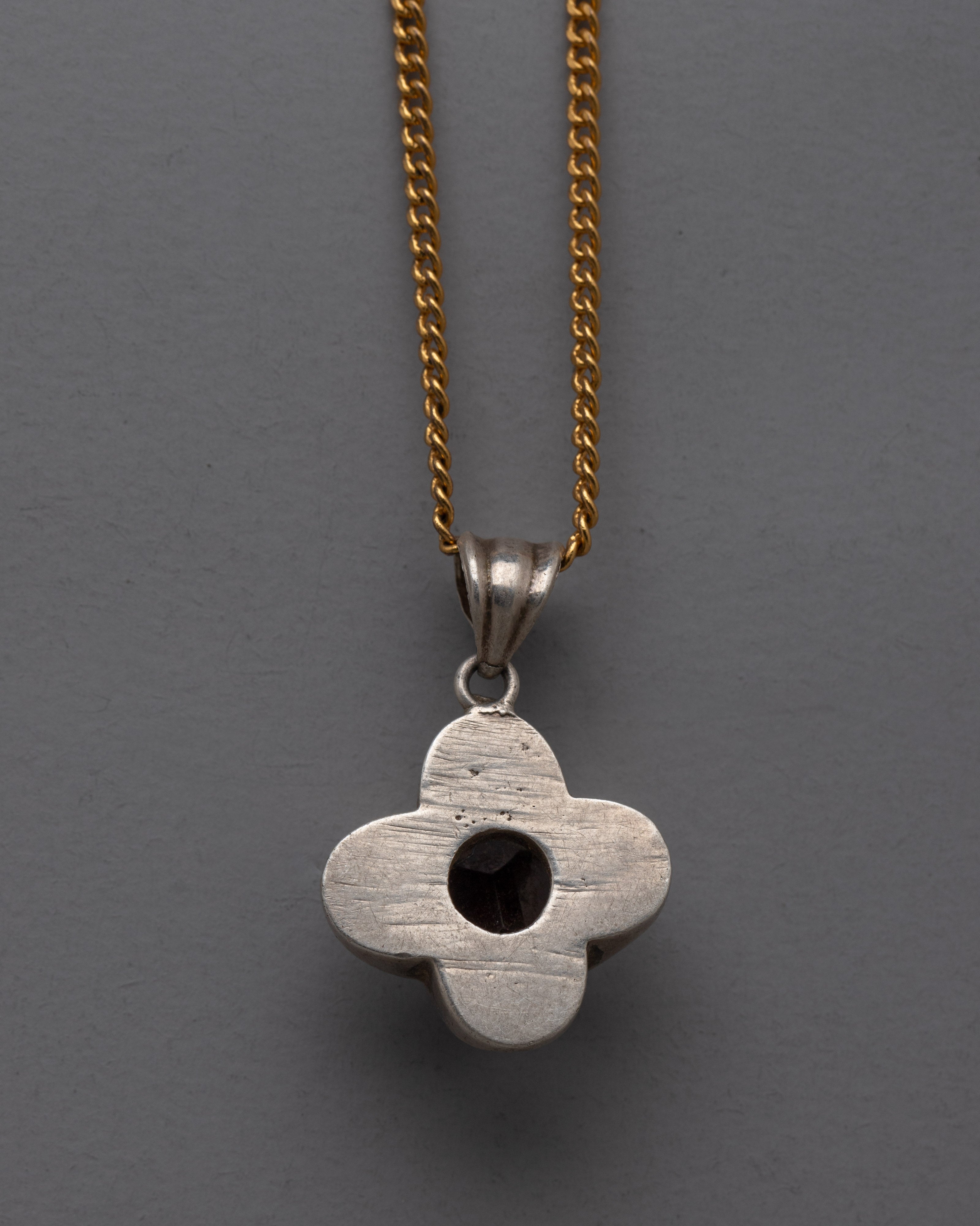 Locket Pendant Silver | Timeless Charm and Genuine Craftsmanship