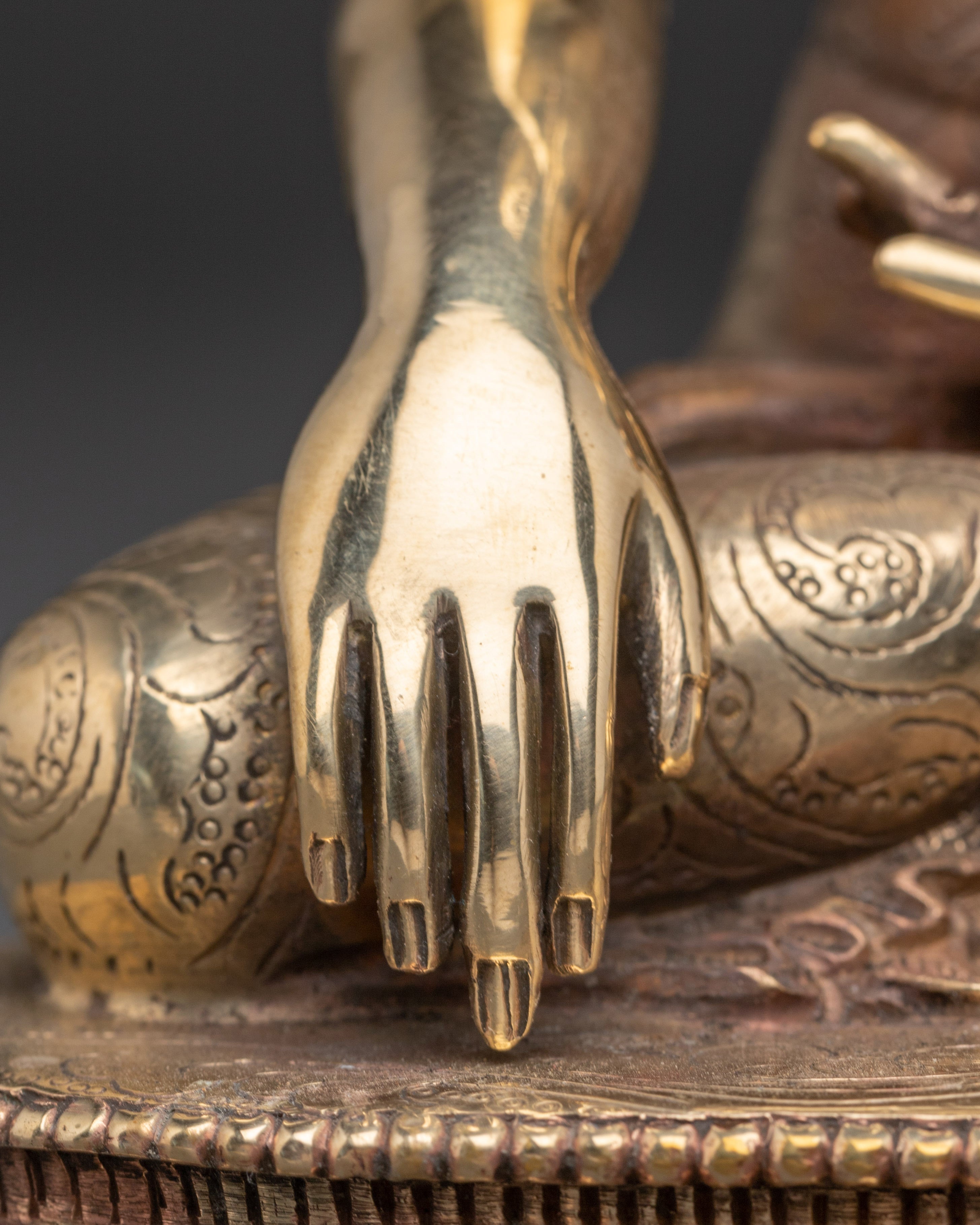 Peaceful Shakyamuni Buddha Statue | Symbol of Enlightenment and Wisdom