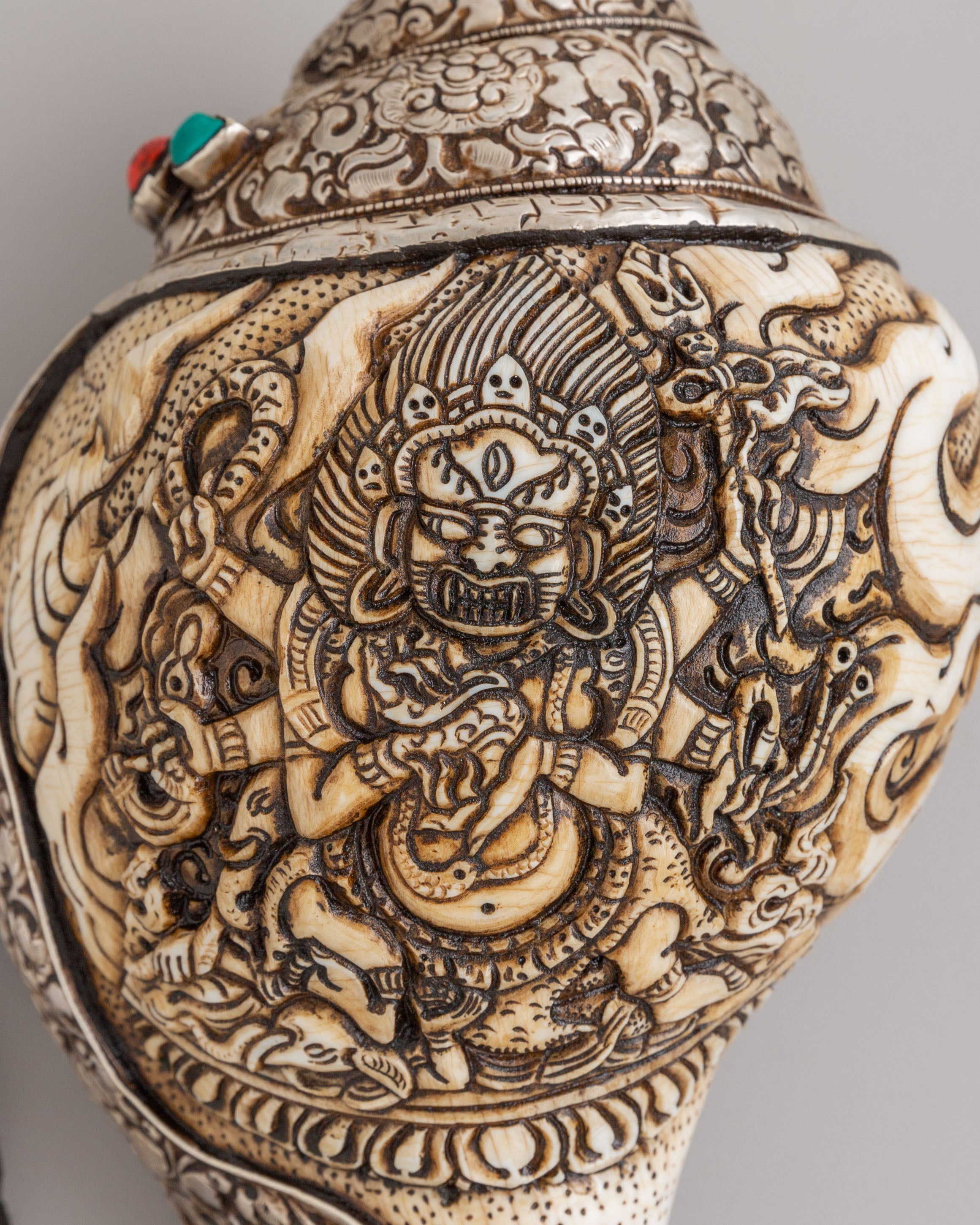 Sacred Six-Armed Mahakala Conch |Tibetan Meditation Tool
