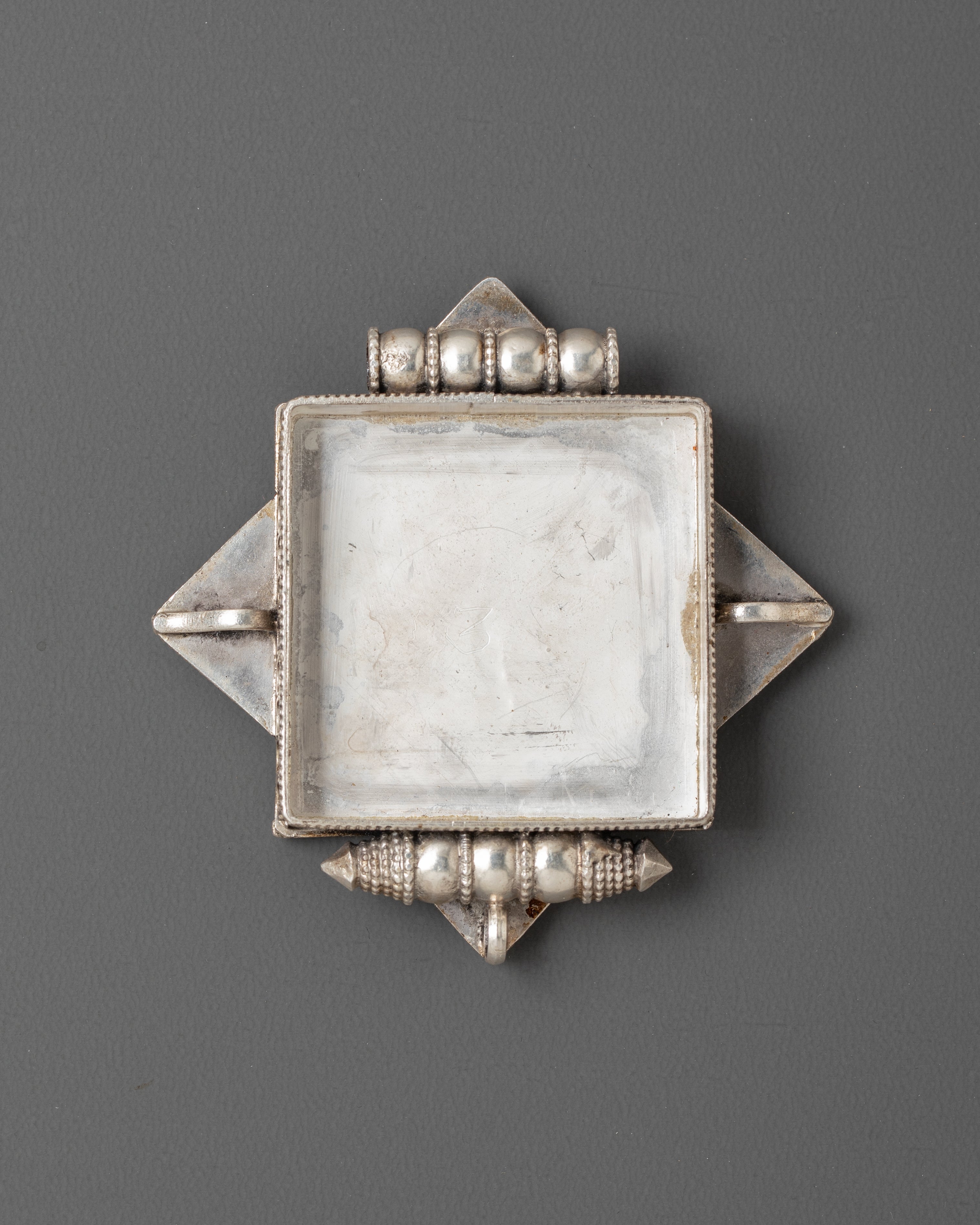 Flower Design Ghau Box Locket | Symbol of Protection