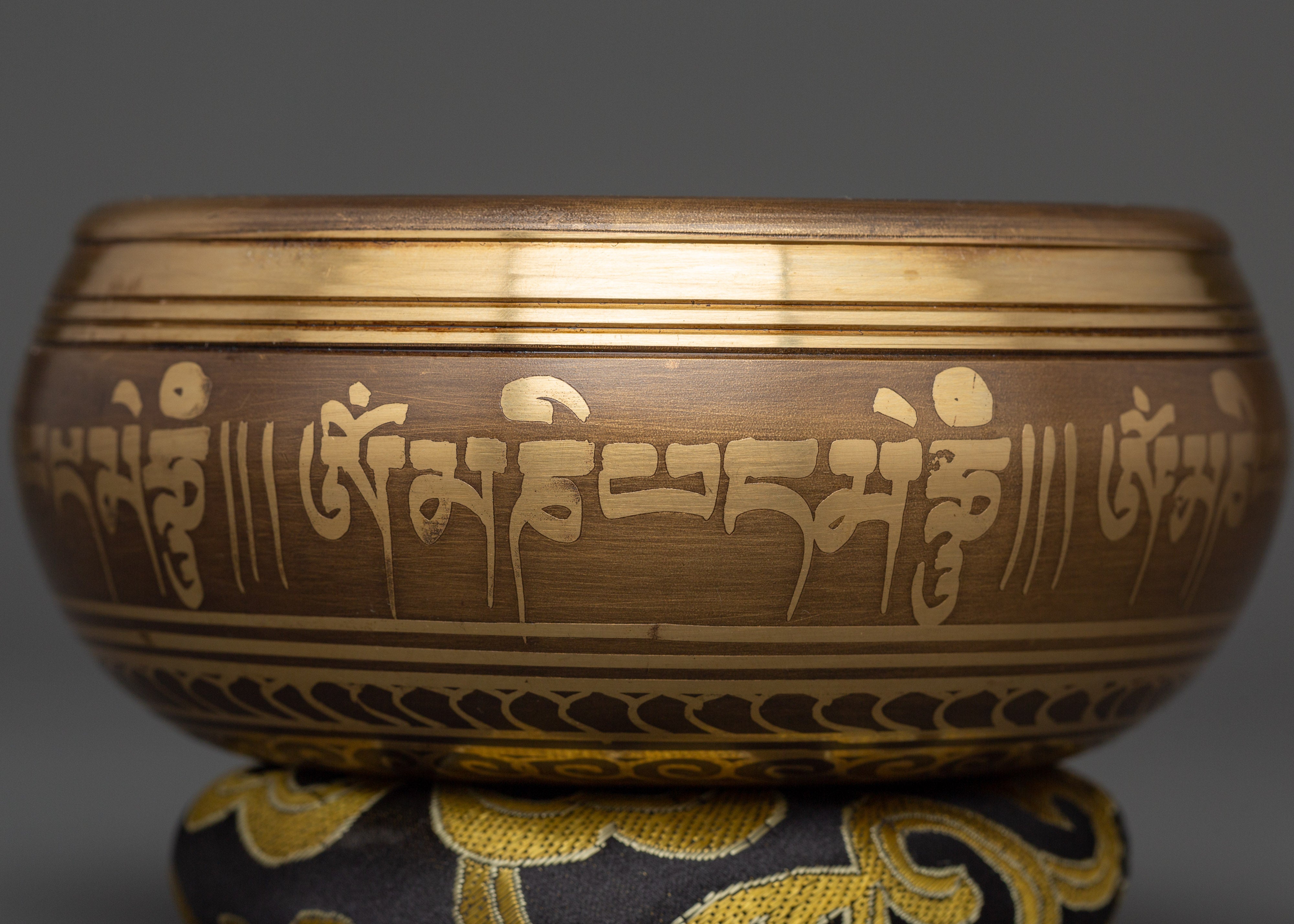 Singing Bowl with Five Buddhas Engraved | Tibetan Bowl with Cushion & Wooden Mallet