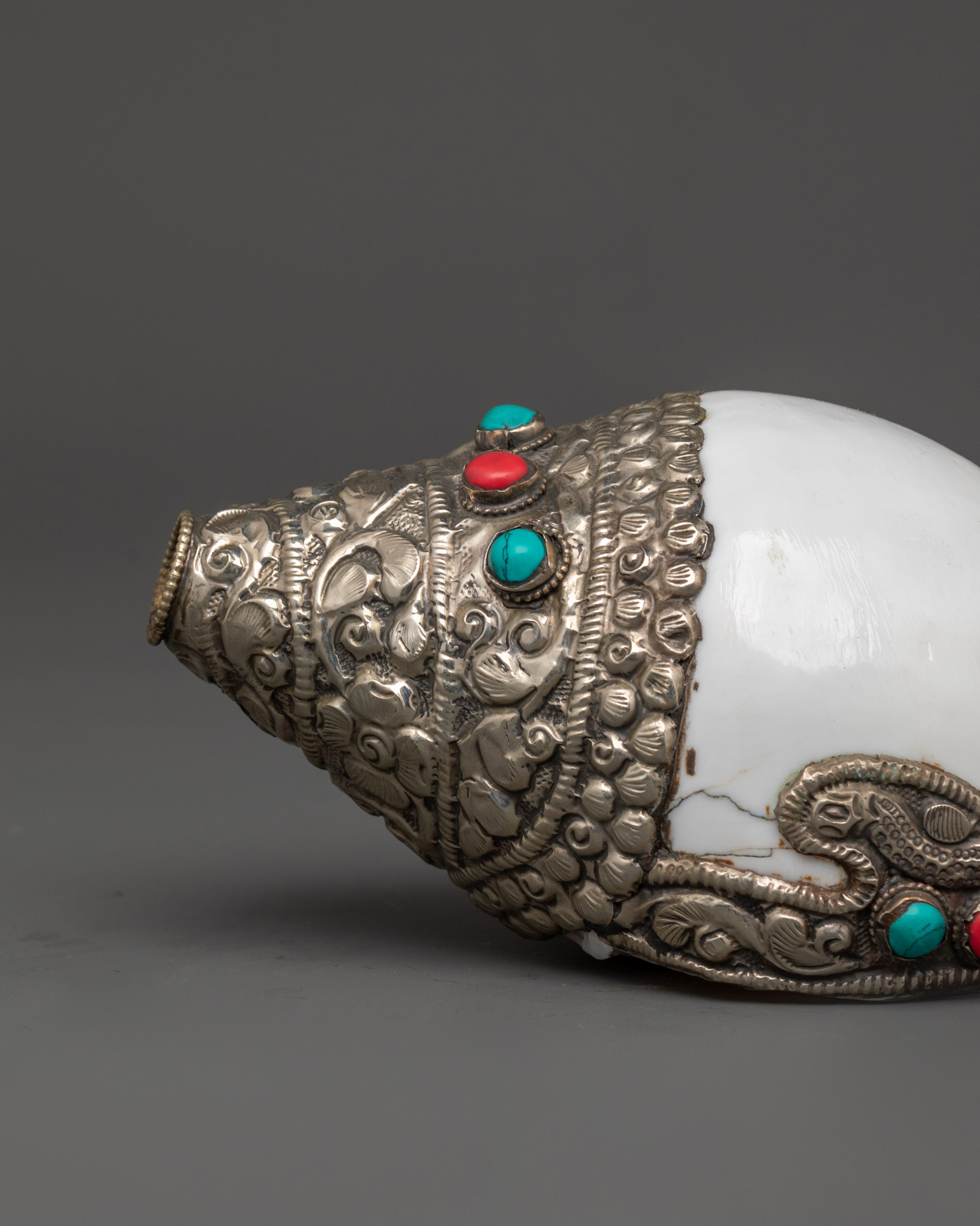 Tibetan Sacred Ritual Item Conch Shell | Handcrafted Shankha for Rituals and Ceremonies