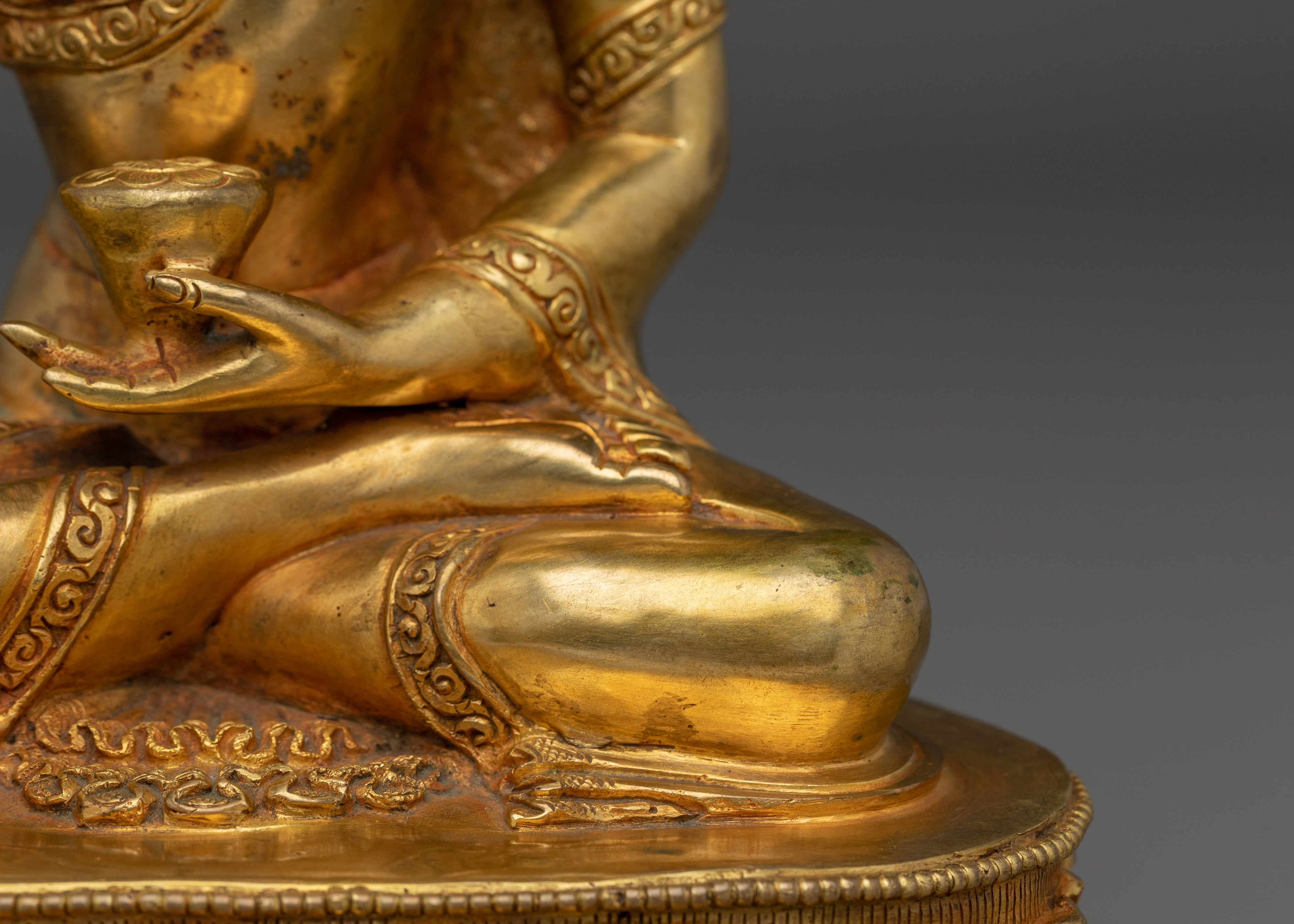 Golden Statue of Shakyamuni Buddha | Sage of the Shakyas
