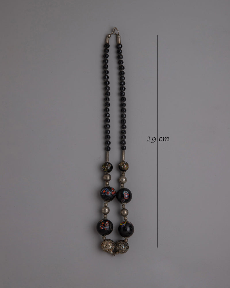 Women's Black Bead Necklace | Artisanal Jewelry Reflecting Timeless Elegance and Design