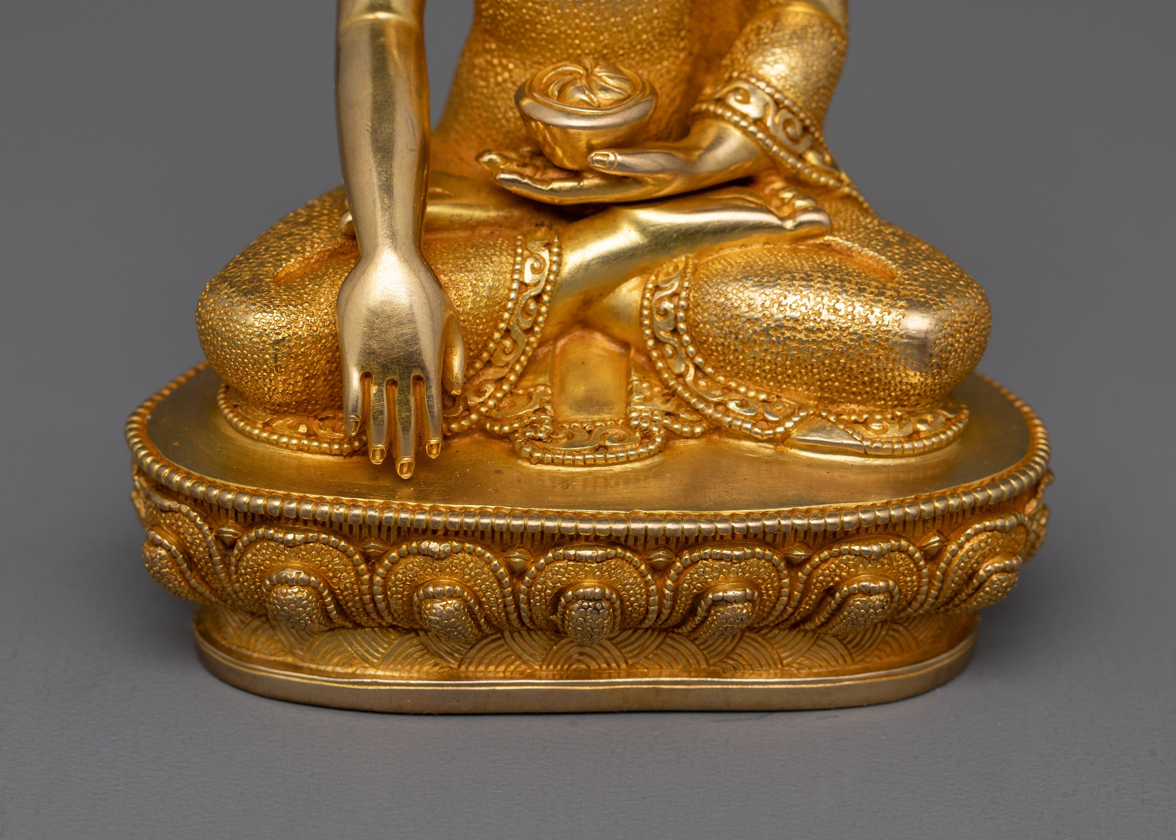 Shakyamuni Buddha Spiritual Awakening Statue | 24k Gold Gilded Sculpture