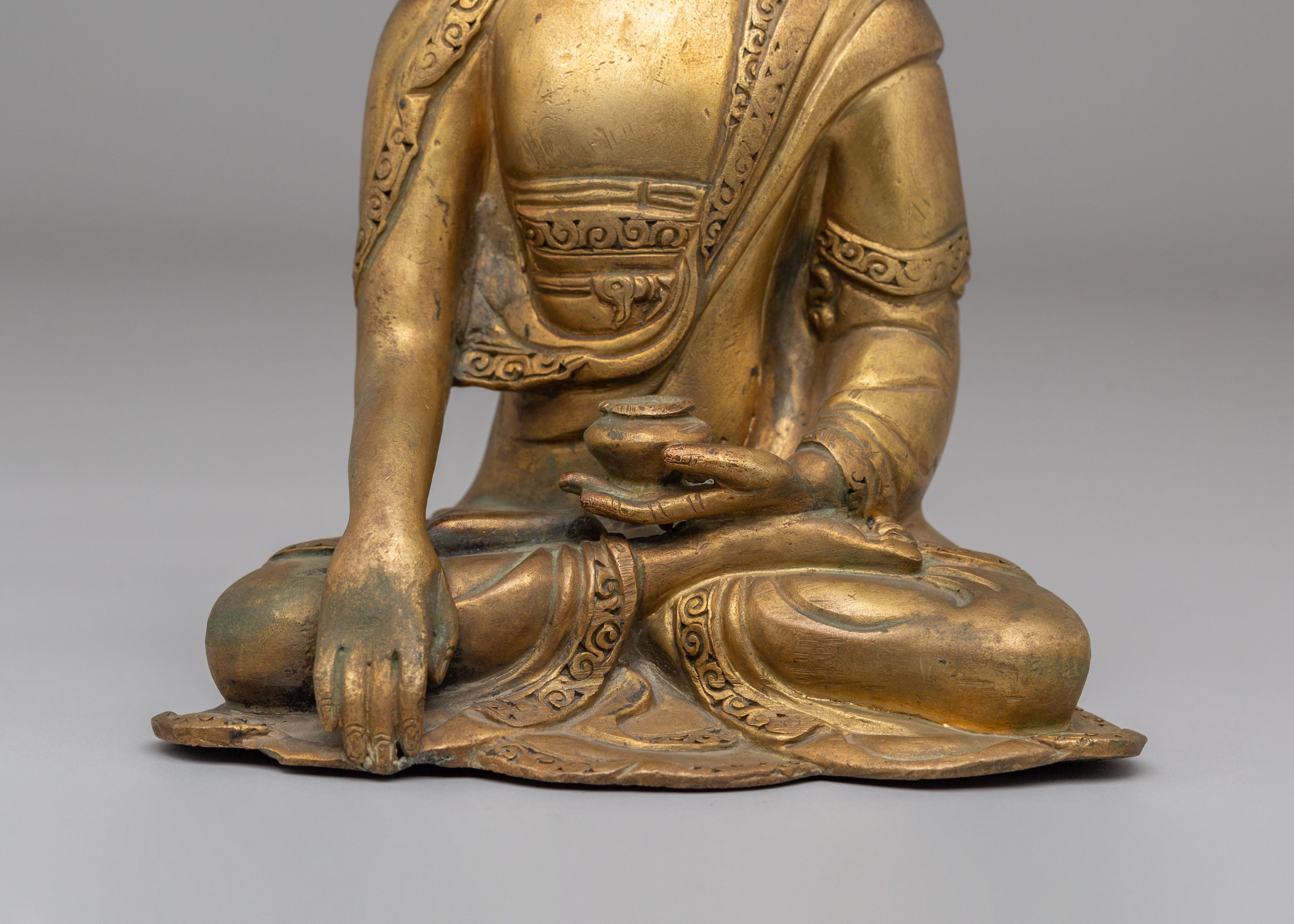 Historic Sage Shakyamuni Buddha Statue | Symbol of Enlightenment and Wisdom