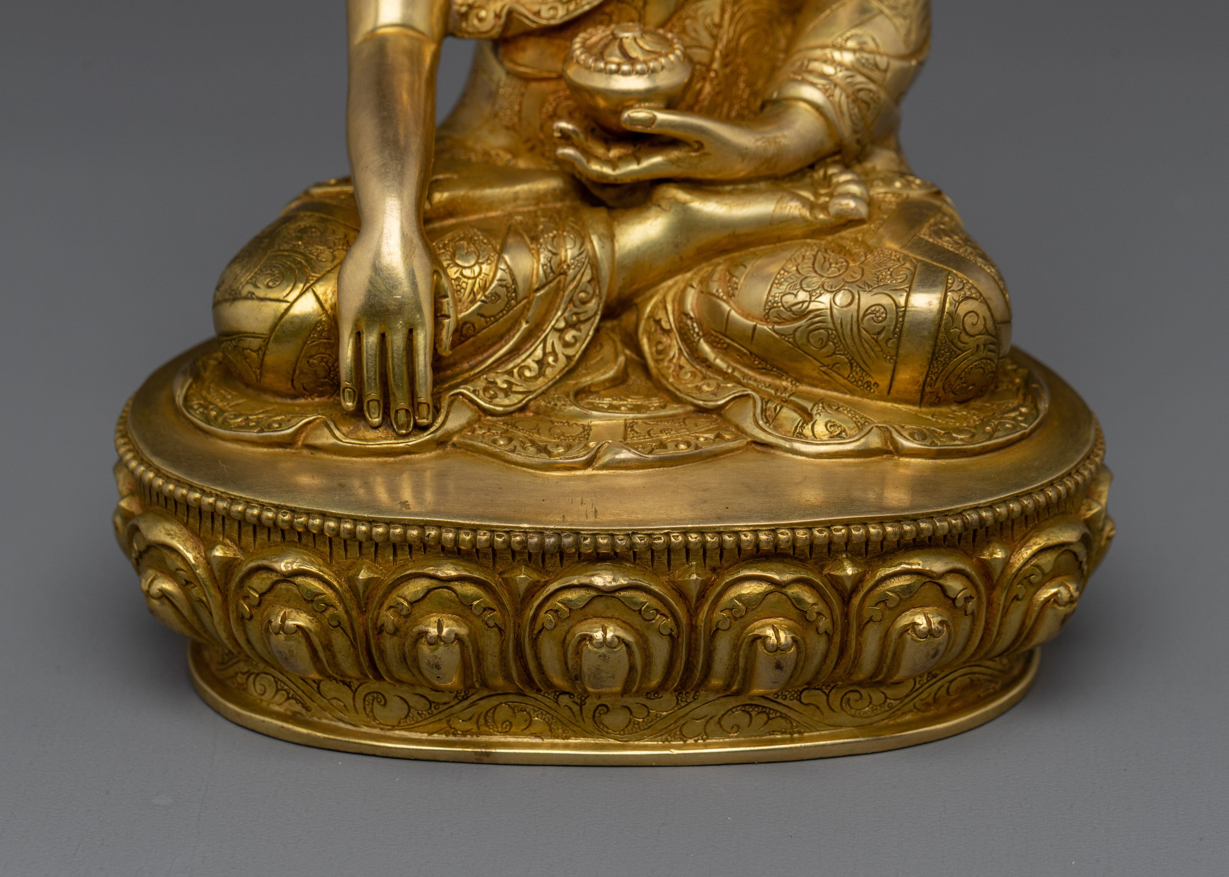 Shakyamuni Buddha Golden Decor Statue | Gautama Buddha Artwork
