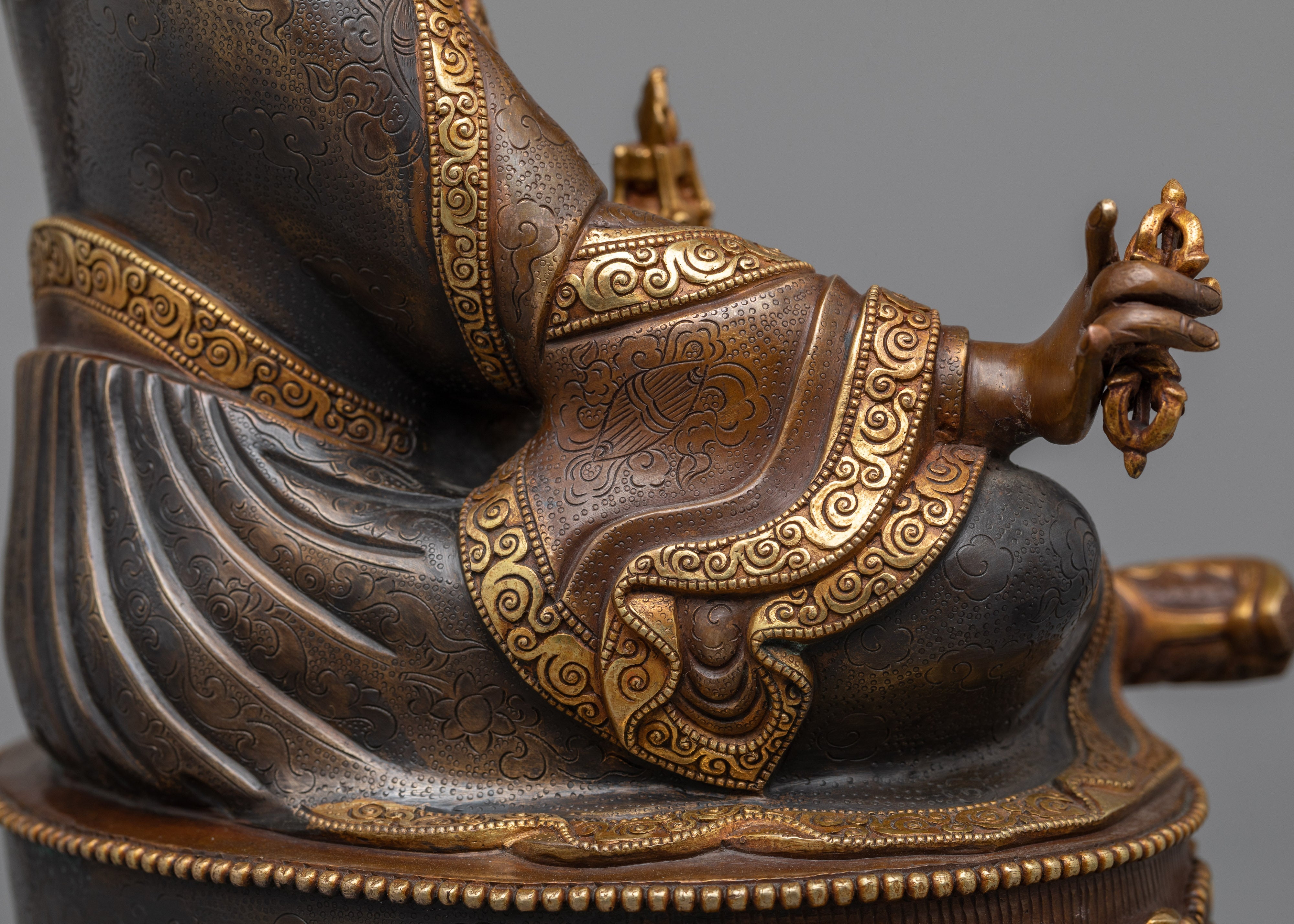 Mantra Vajra Guru | The Precious Master of Tibetan Buddhism