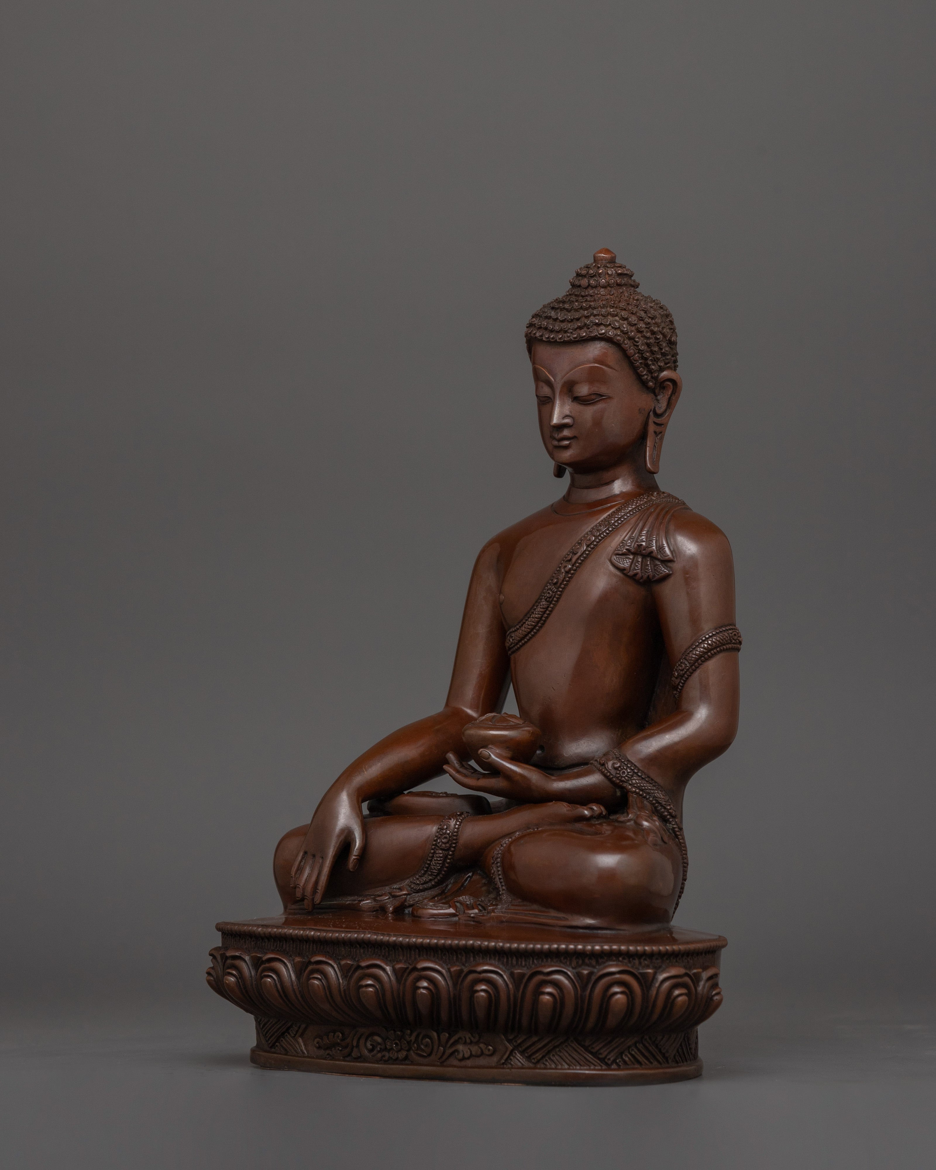 Traditional Sculpture of Shakyamuni Buddha | The Buddha of Wisdom and Compassion