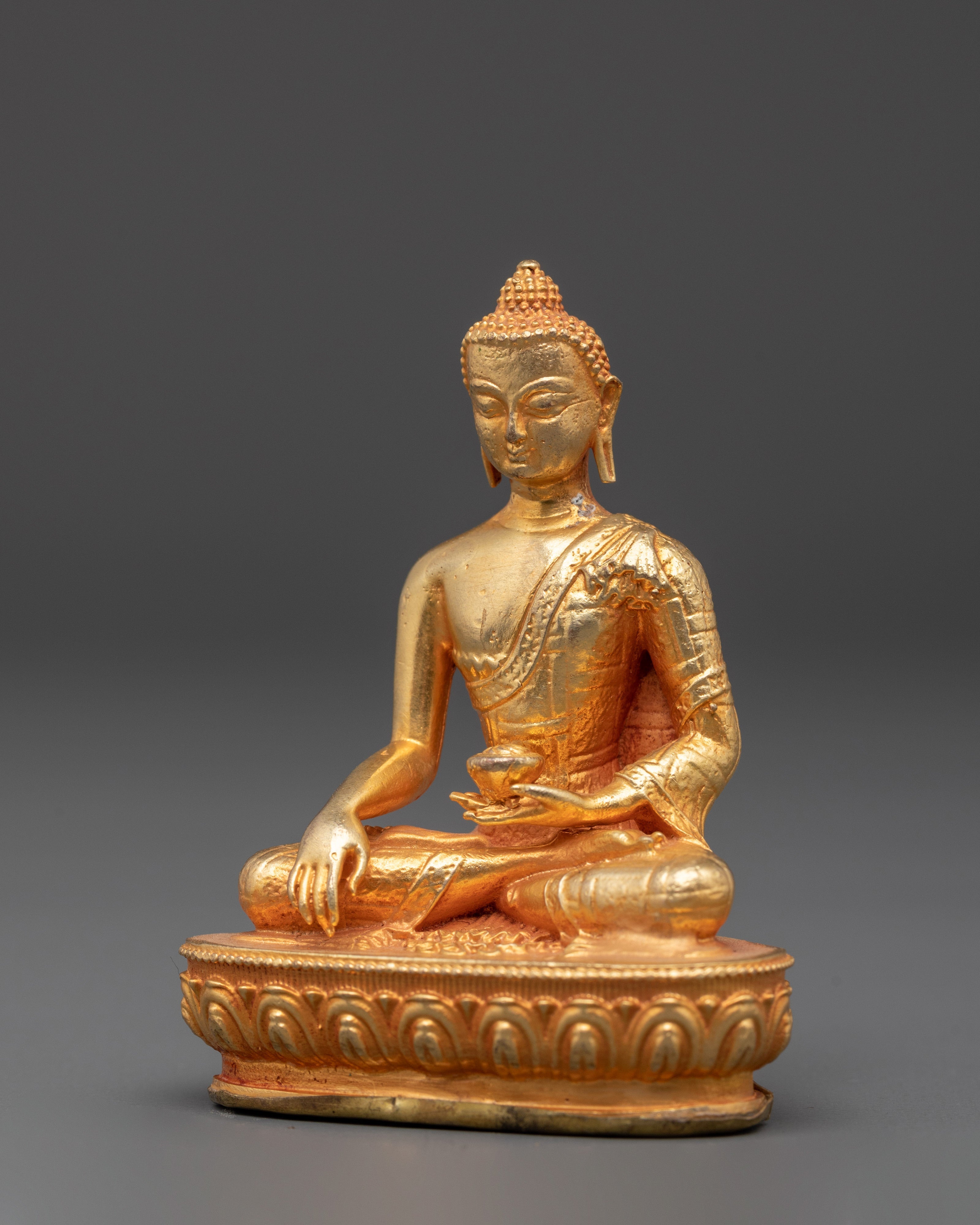 Spiritual Buddha Shakyamuni Statue Gold Plated Statue