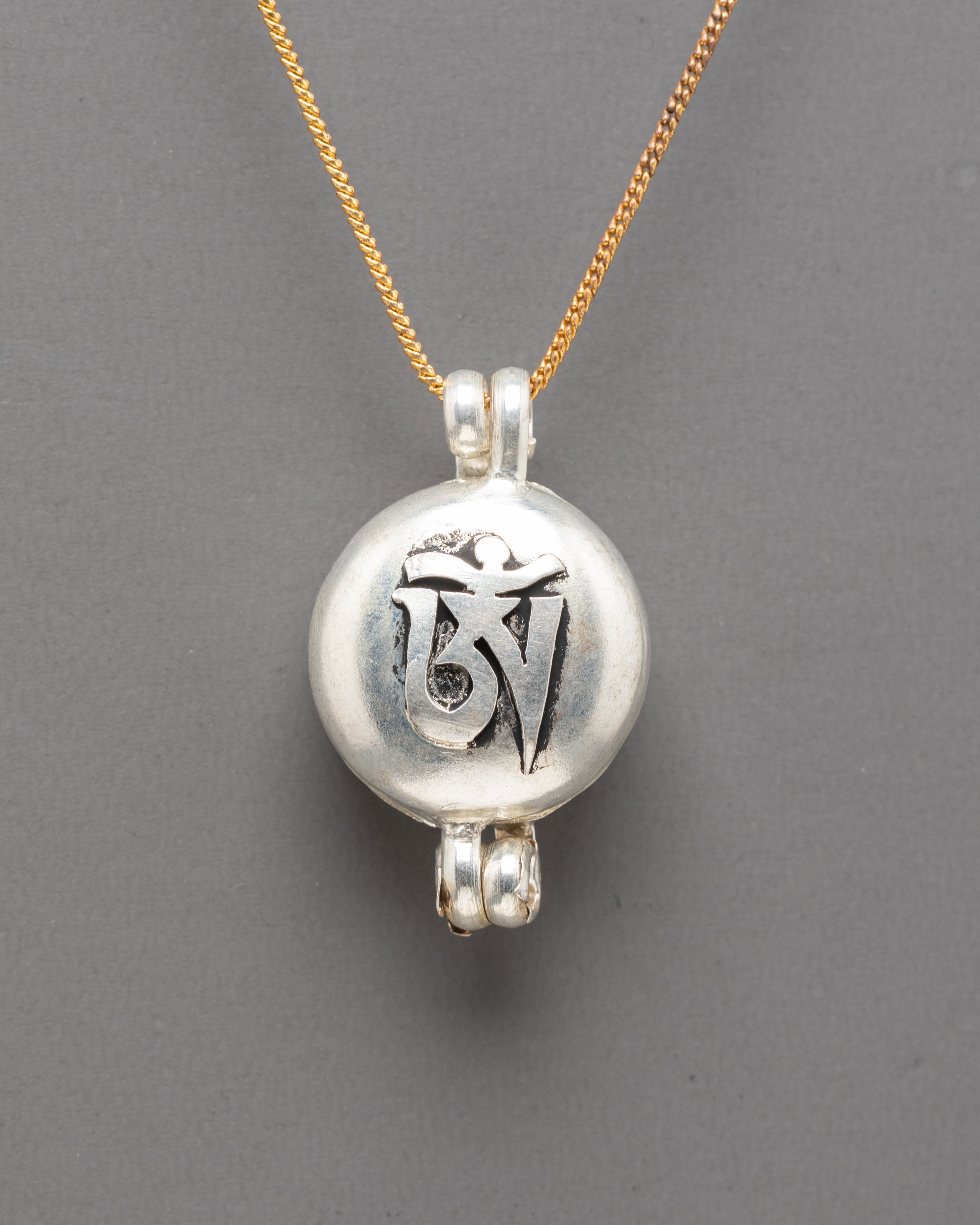 Buddhist Endless Knot Locket | Symbol of Unity and Compassion