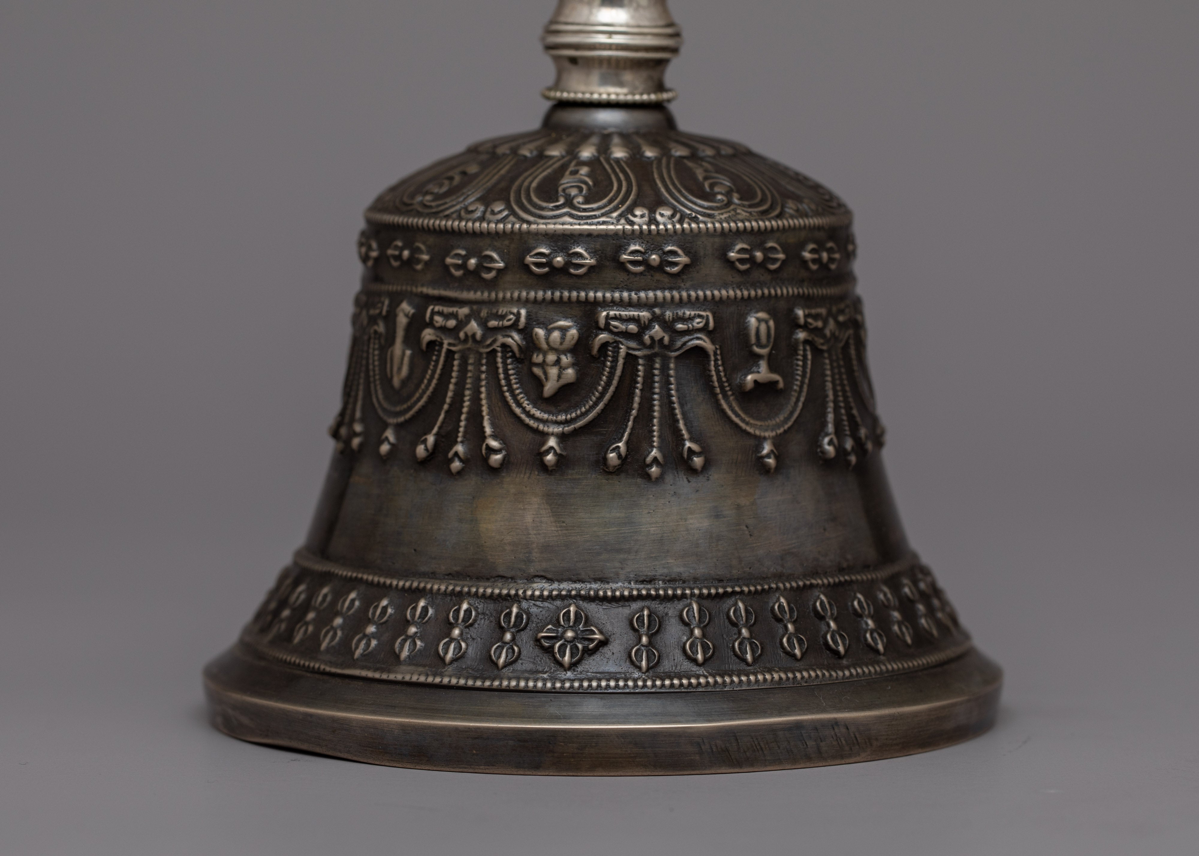 Vajra Dorje and Bell Set | Buddhist Ritual Tools Reflecting Traditional Tibetan Craftsmanship
