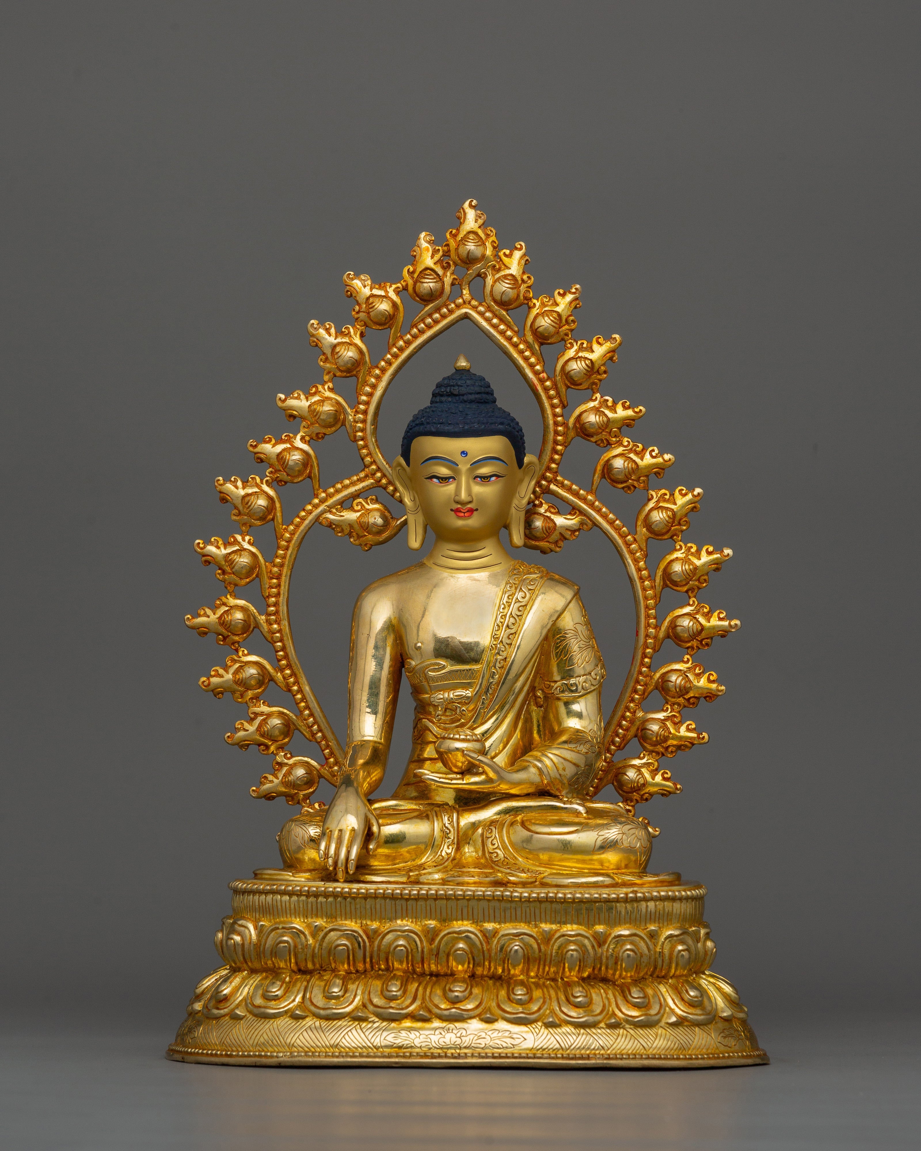 shakyamuni-buddha-statue-with-sacred-halo