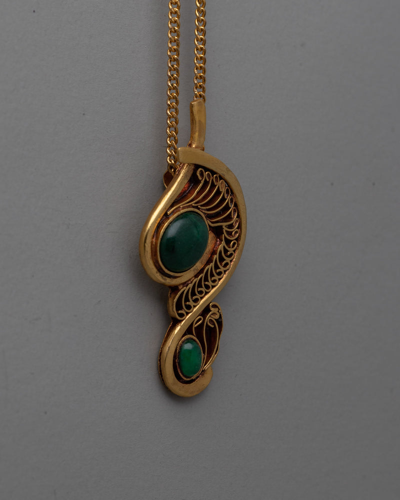 Emerald Green Jade Pendant | Luxurious Gemstone Jewelry for an Elegant and Timeless Look