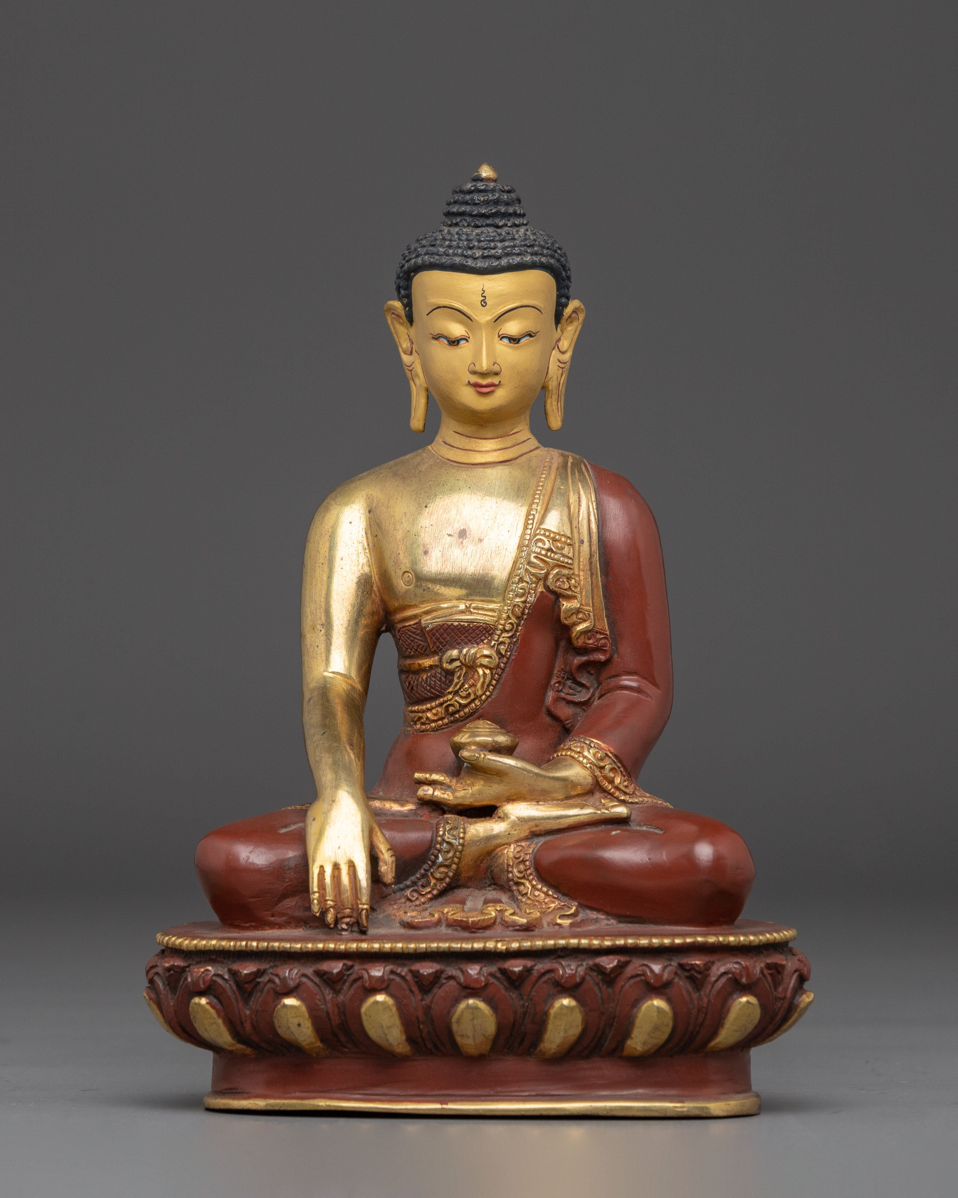 Shakyamuni Buddha Statue: Path to Enlightenment