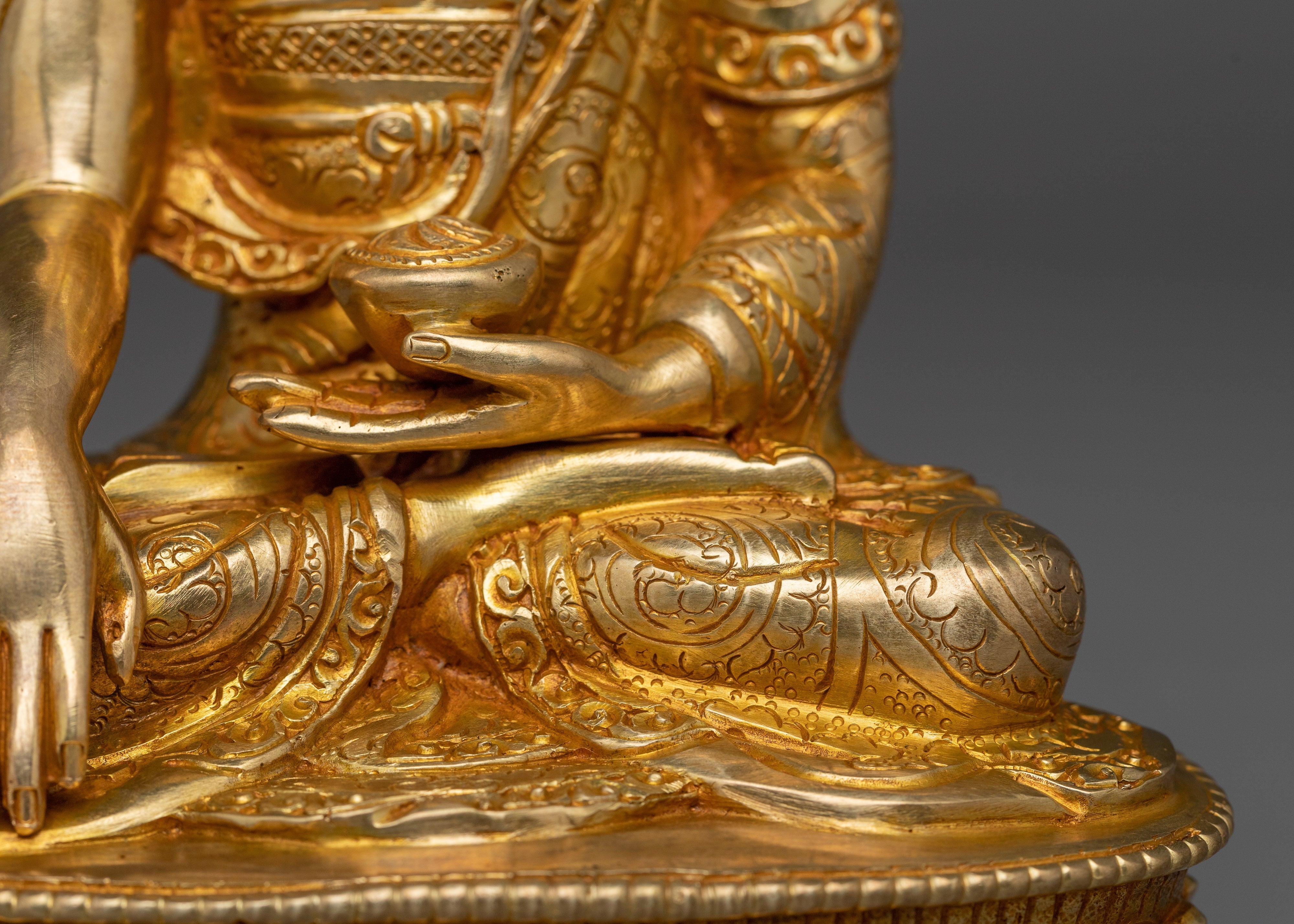 Enlightened Shakyamuni Buddha Golden Art | The Sage of Shakyas