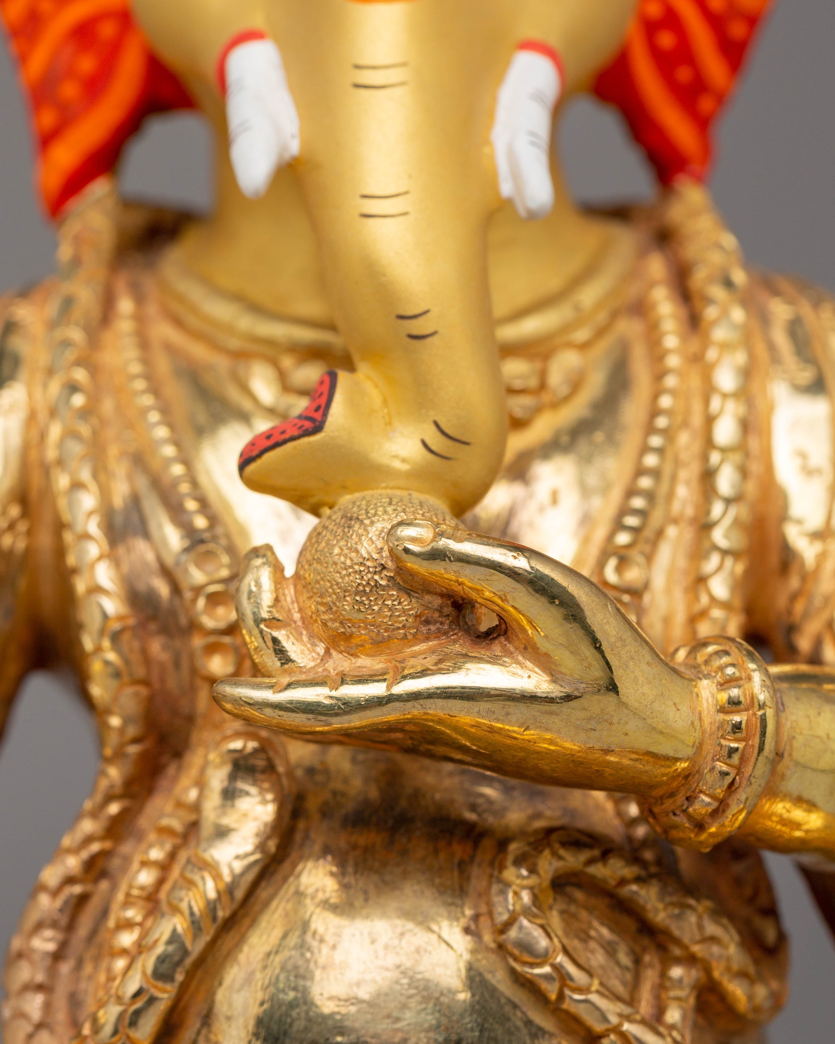 Ganesh Statue : Hindu Deity of Wealth and Wisdom