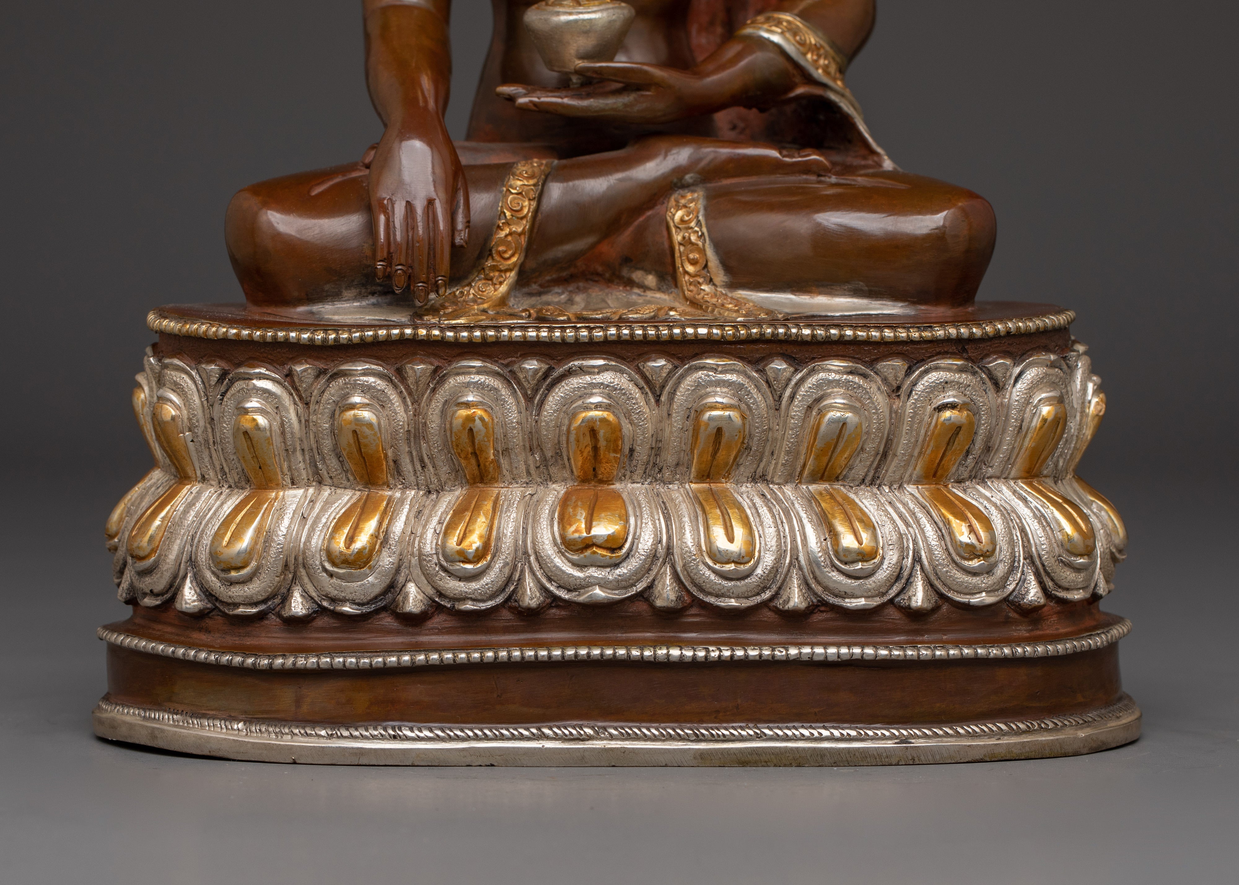 Shakyamuni Buddha in oxidized copper | Awakened Gautama Buddha