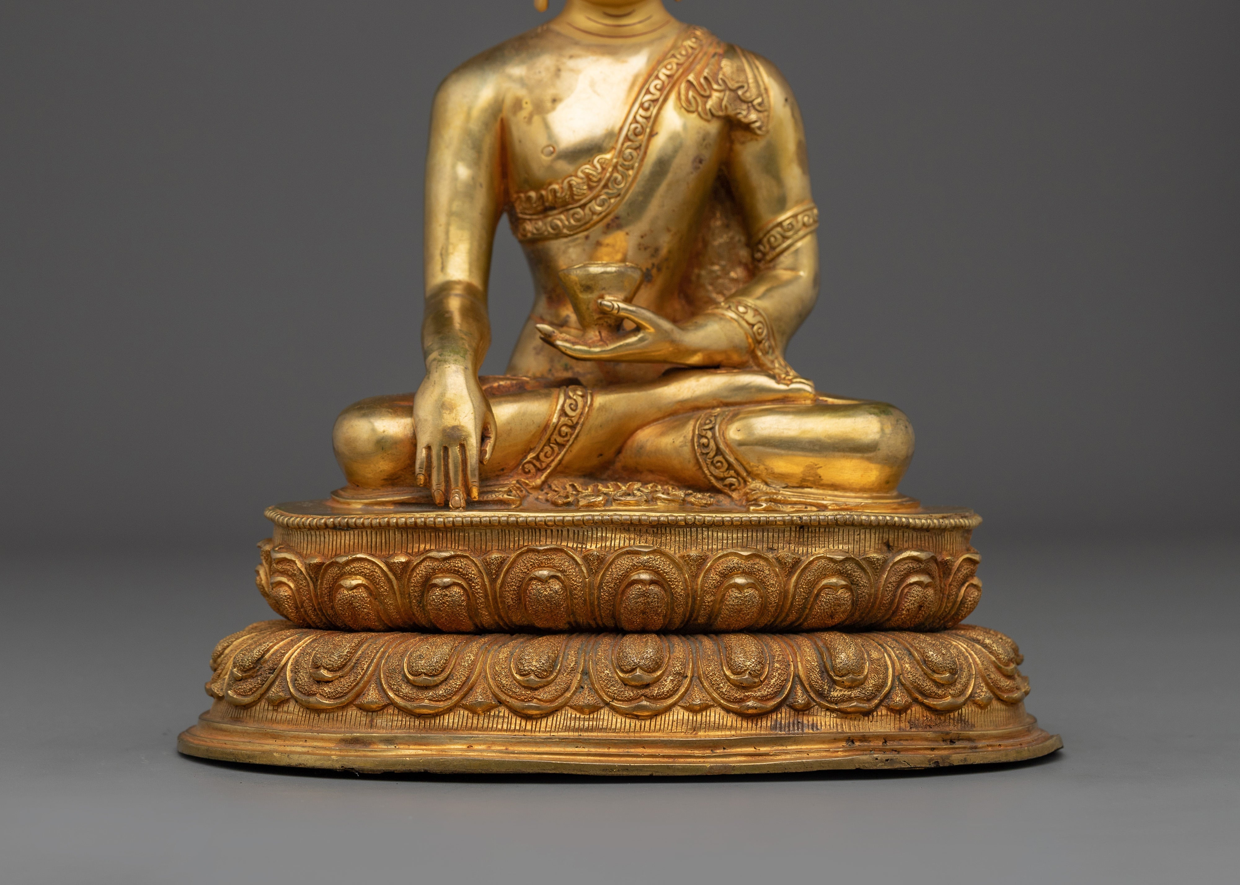 Golden Statue of Shakyamuni Buddha | Sage of the Shakyas