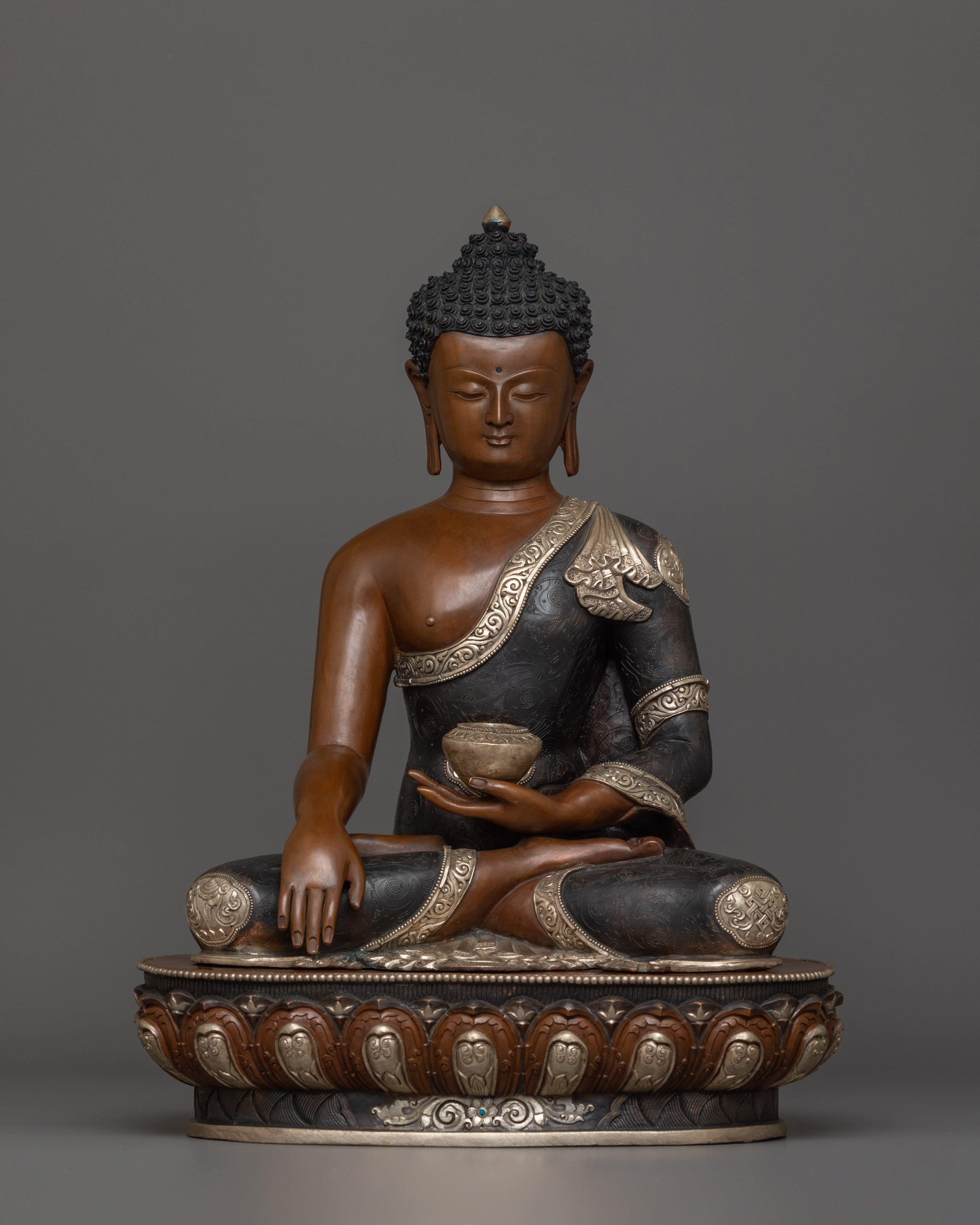 sacred-sculpture-of-shakyamuni-buddha