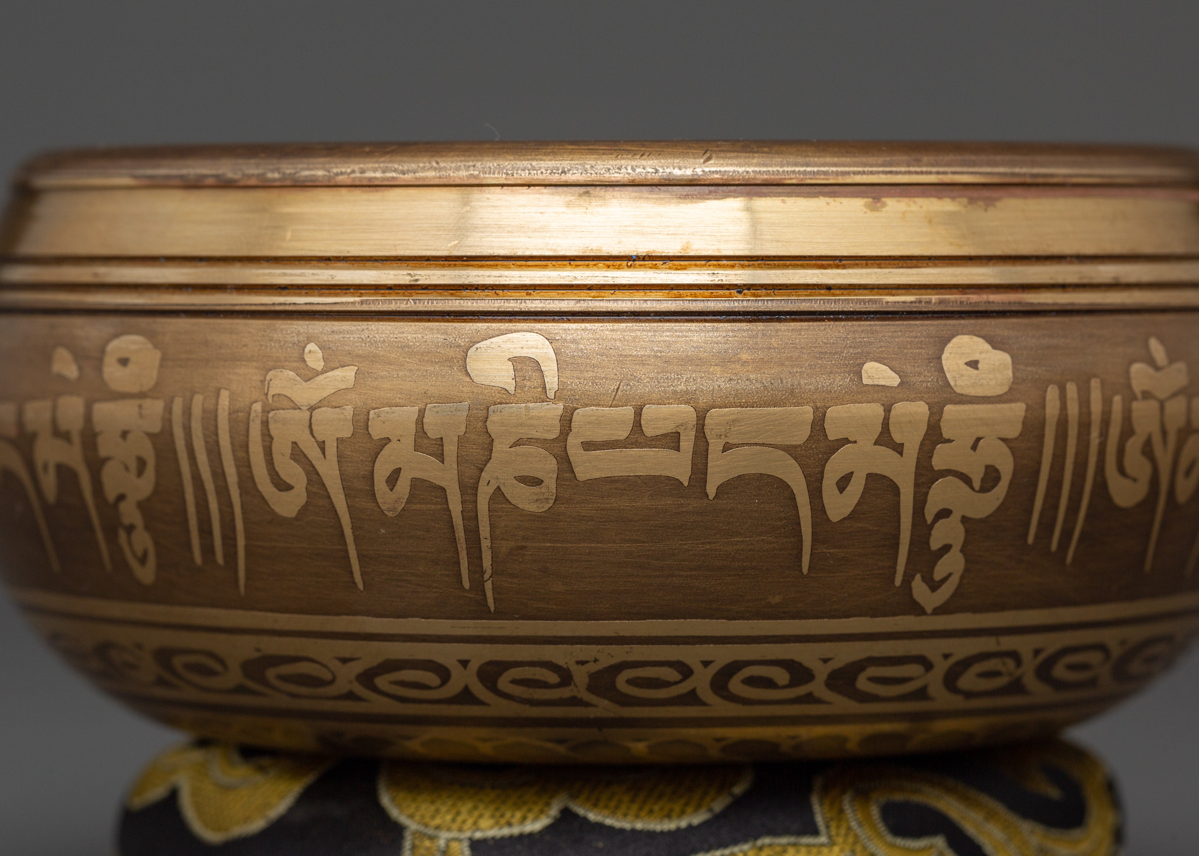 Large Tibetan Singing Bowl | Meditation Sound Bowl with Wooden Striker