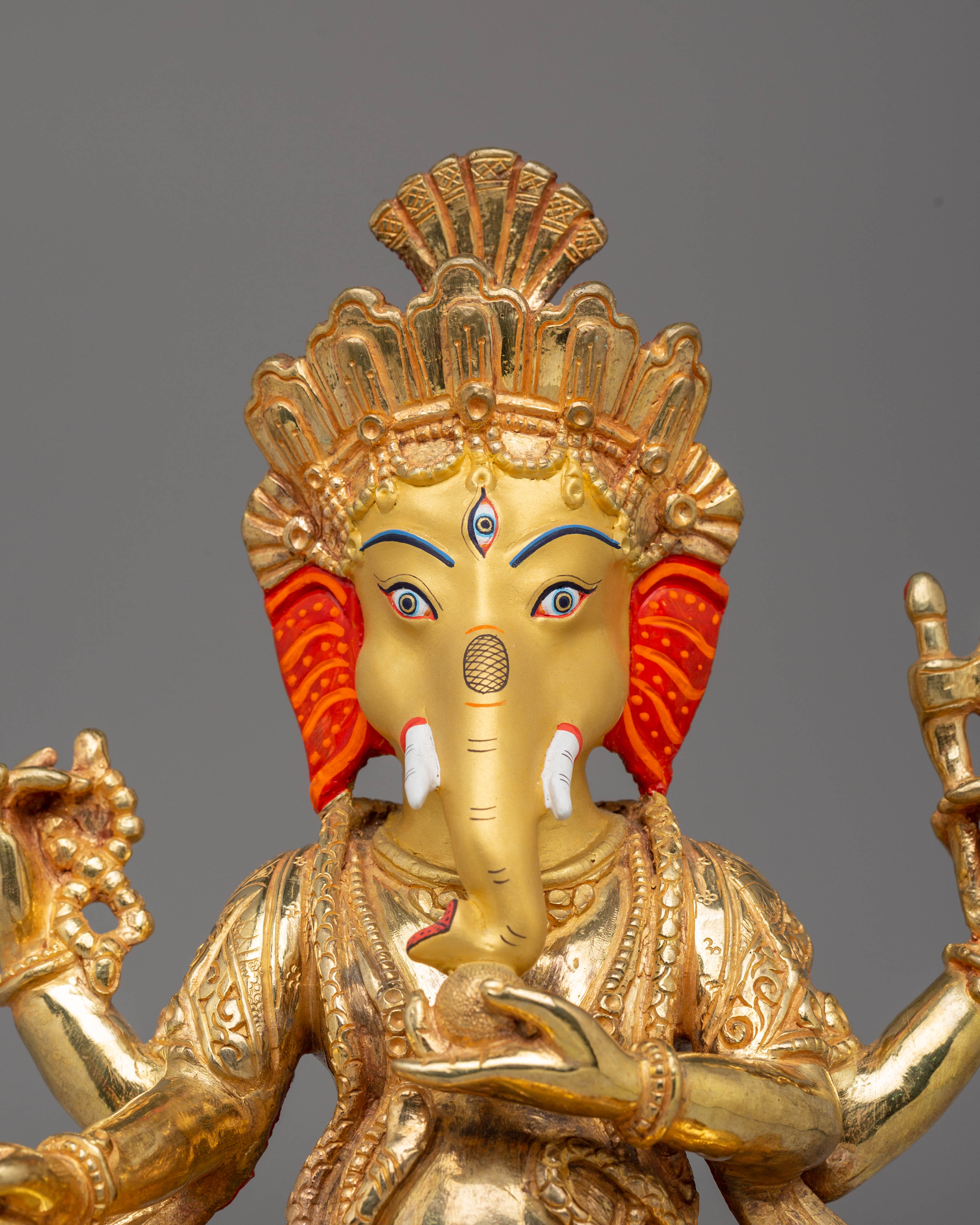 Ganesh Statue : Hindu Deity of Wealth and Wisdom