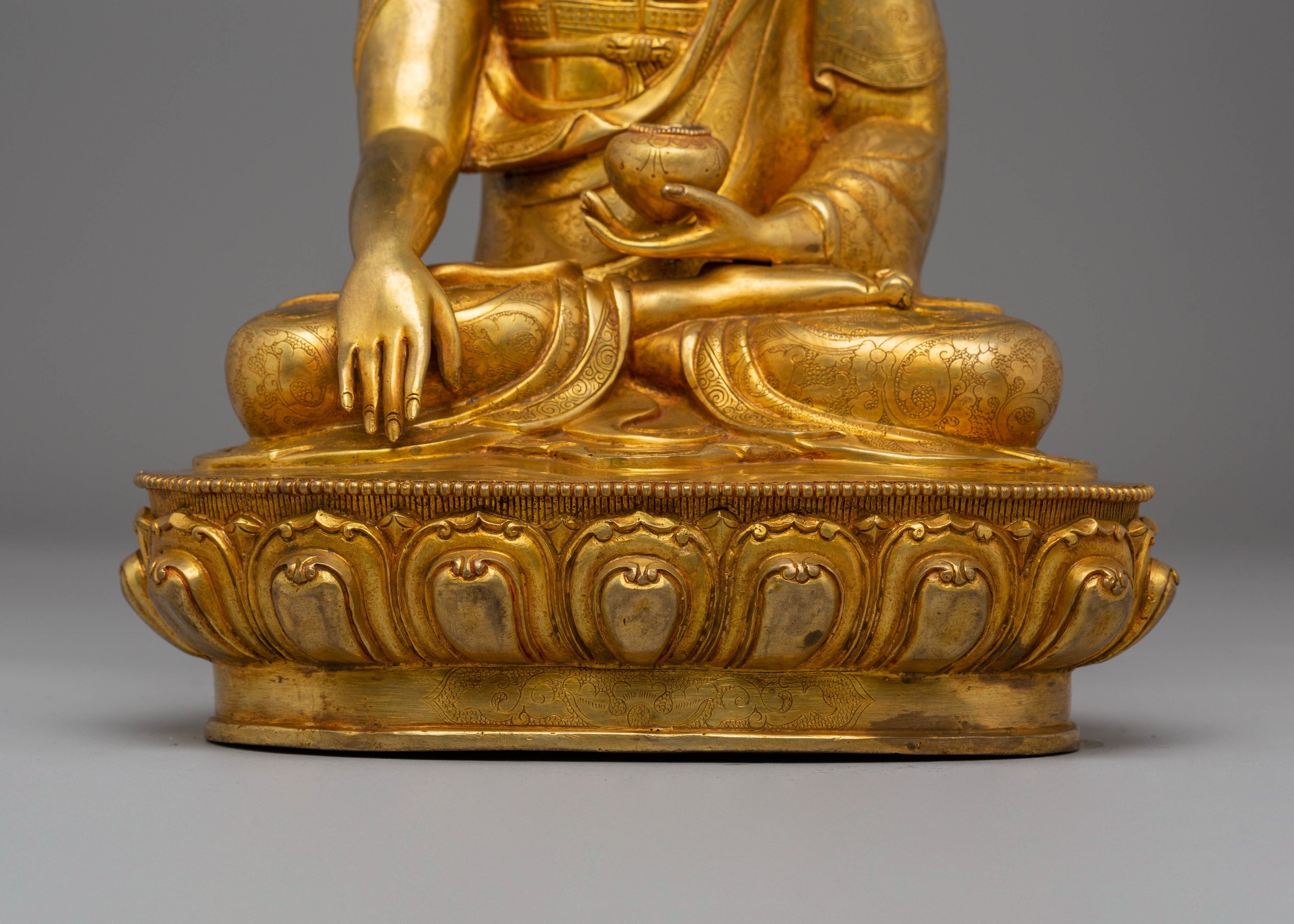 Handmade Golden Shakyamuni Buddha for Altars and Decoration