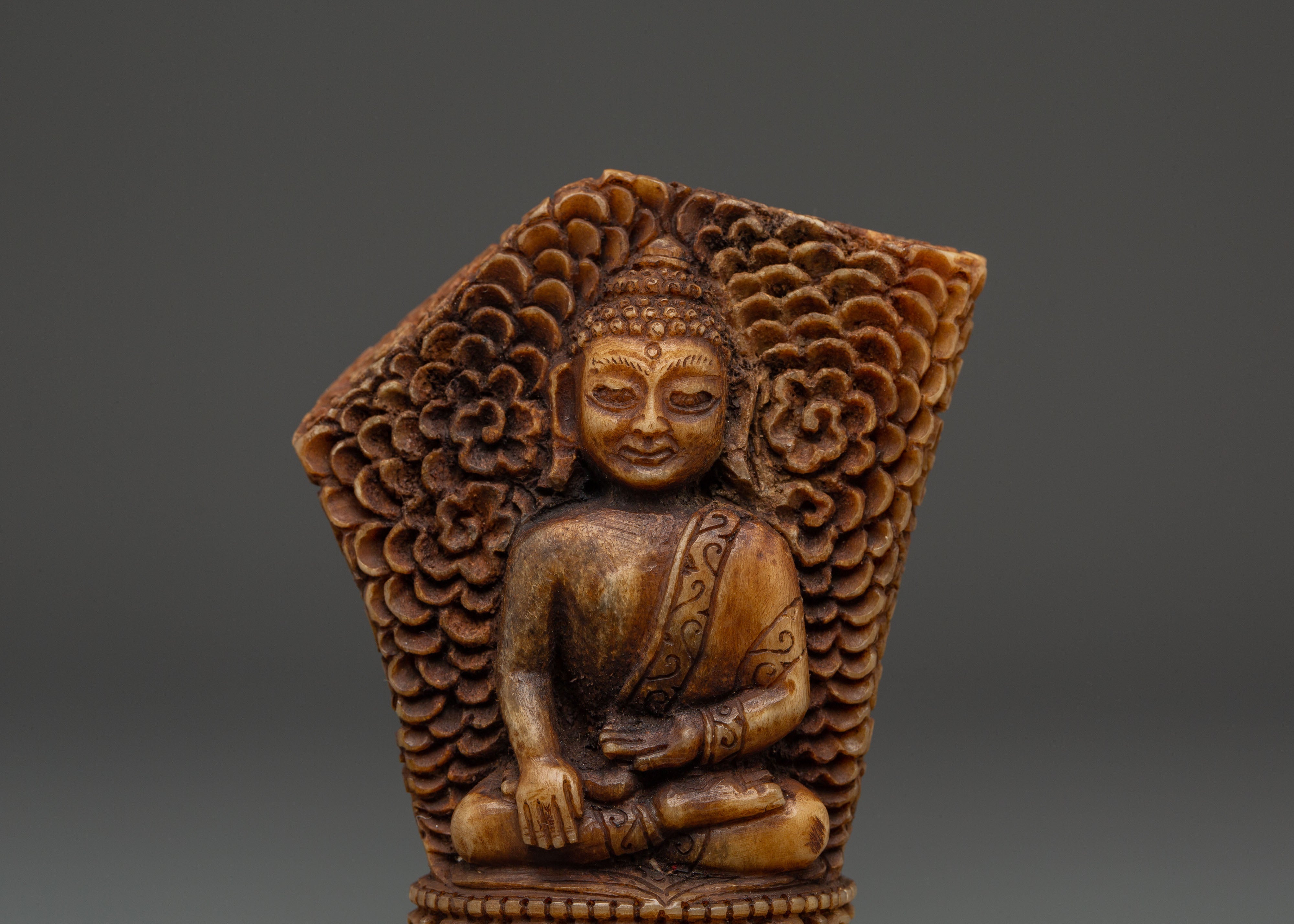 Wooden Shakyamuni Buddha Figurine | Symbol of Peace and Tranquility