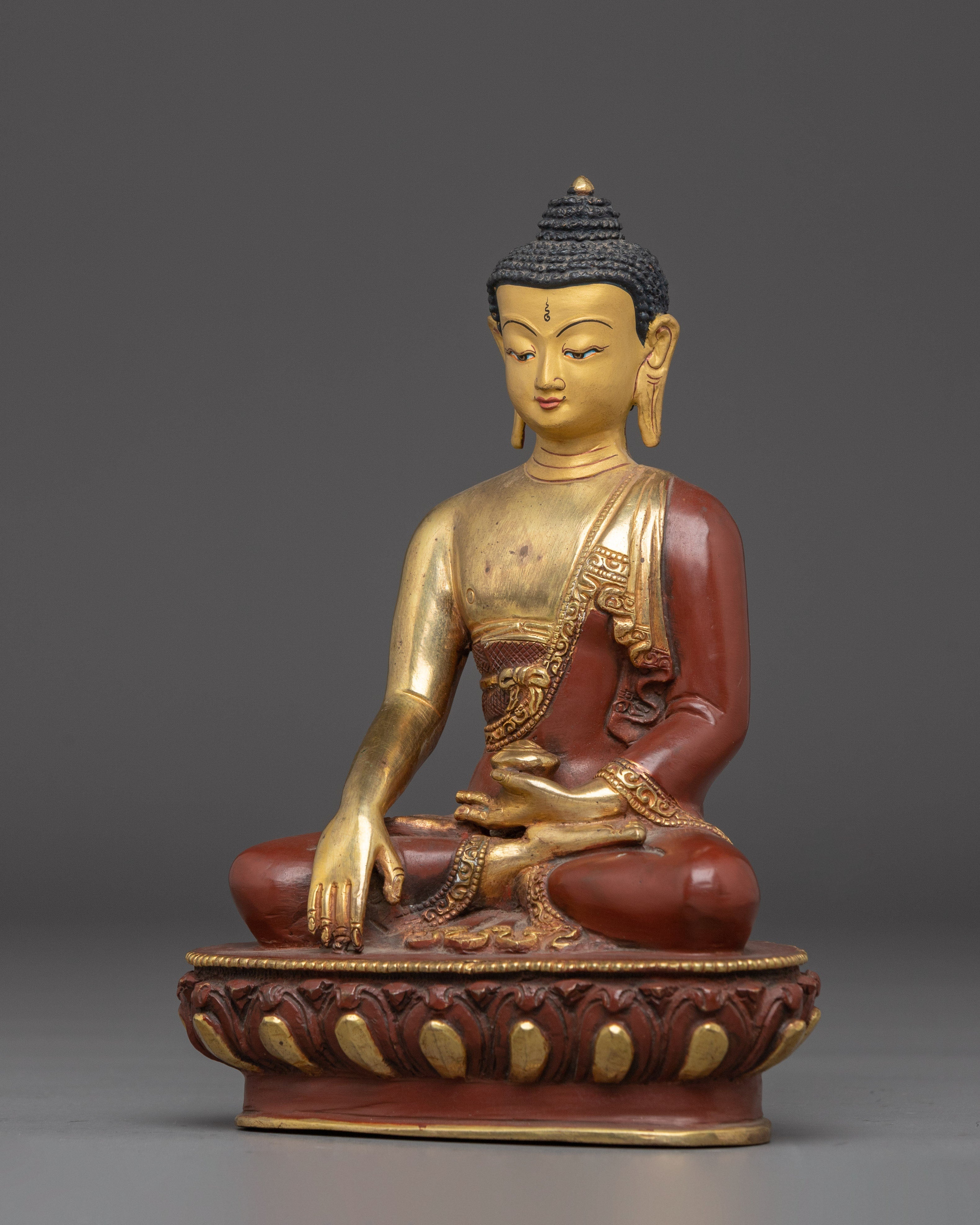 Shakyamuni Buddha Statue: Path to Enlightenment