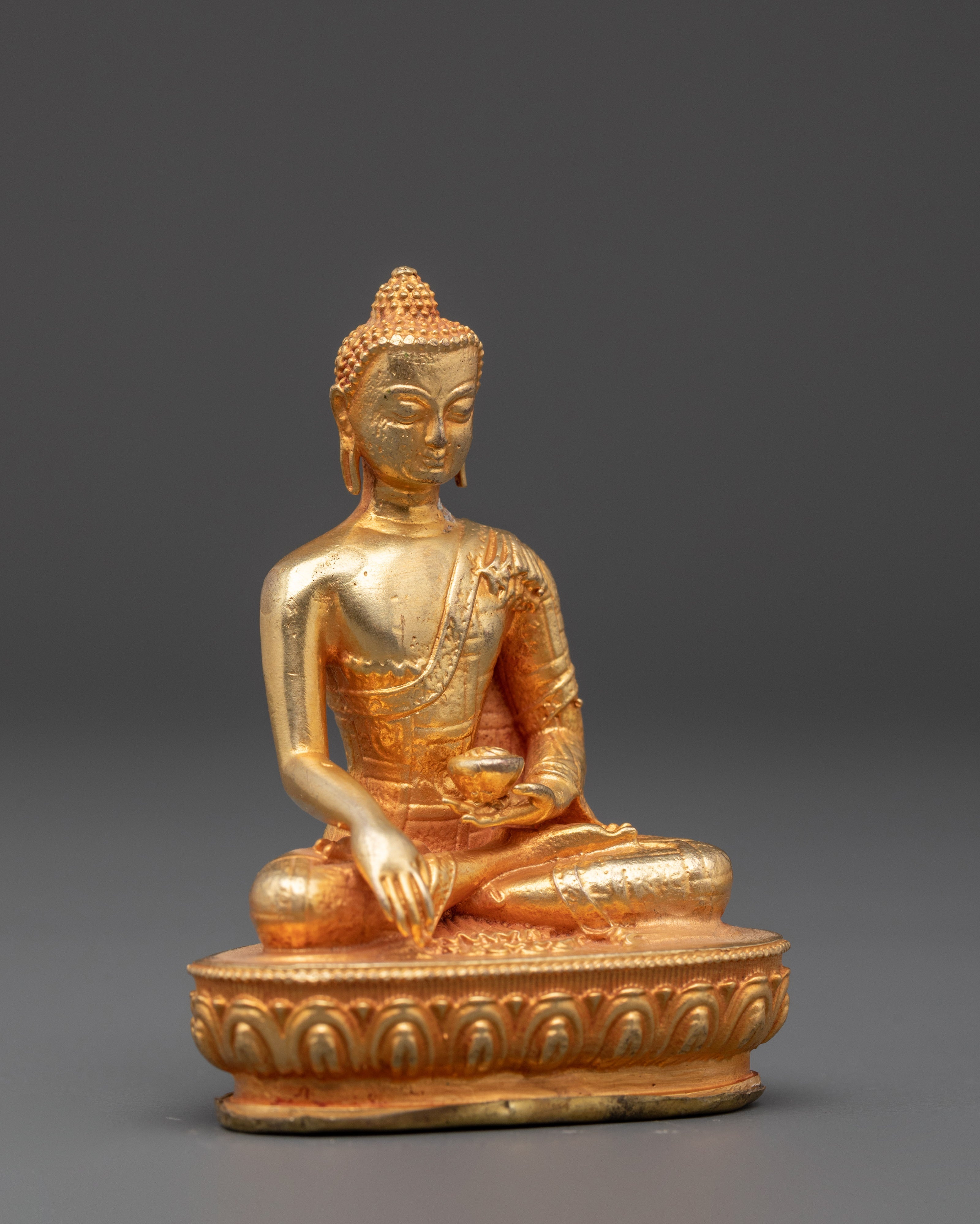 Spiritual Buddha Shakyamuni Statue Gold Plated Statue