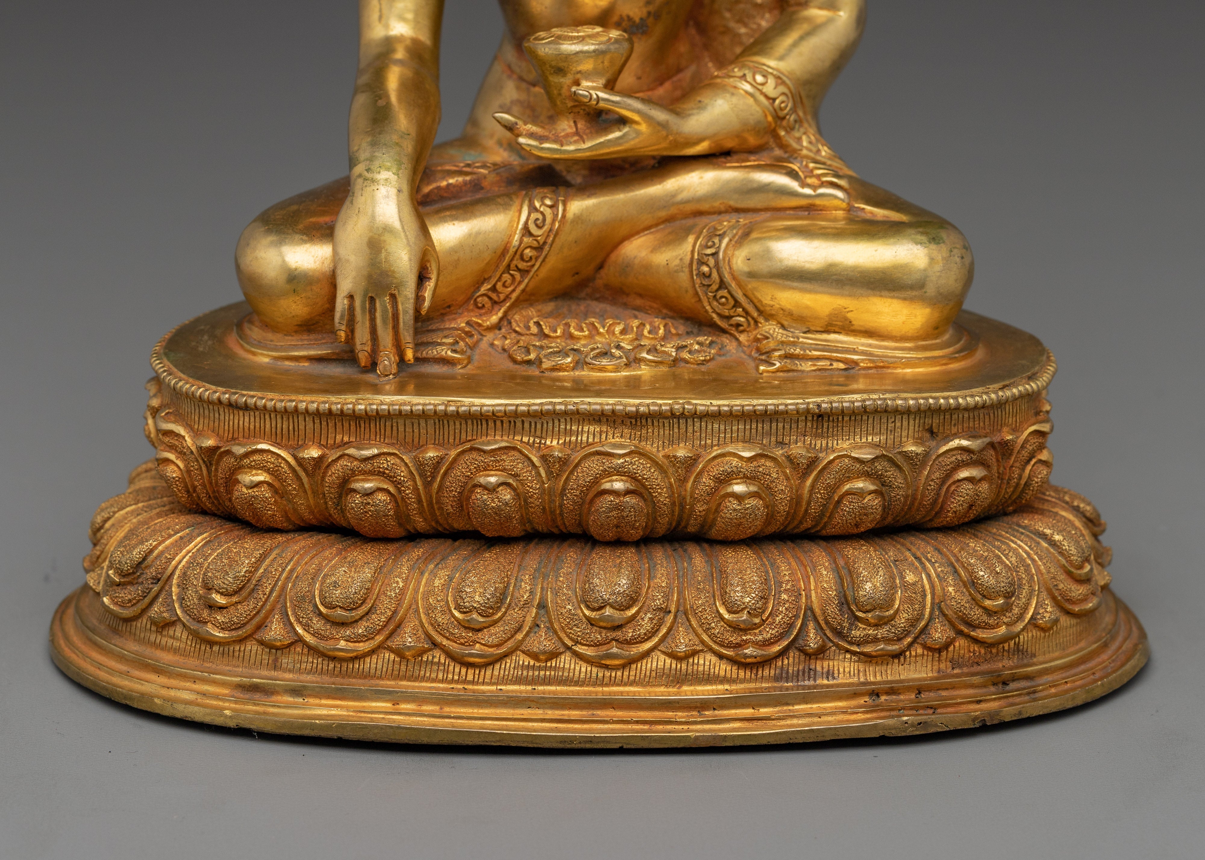 Golden Statue of Shakyamuni Buddha | Sage of the Shakyas