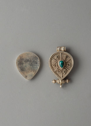 Ghau Box Mantra Locket | Sacred Symbol of Longevity and Protection
