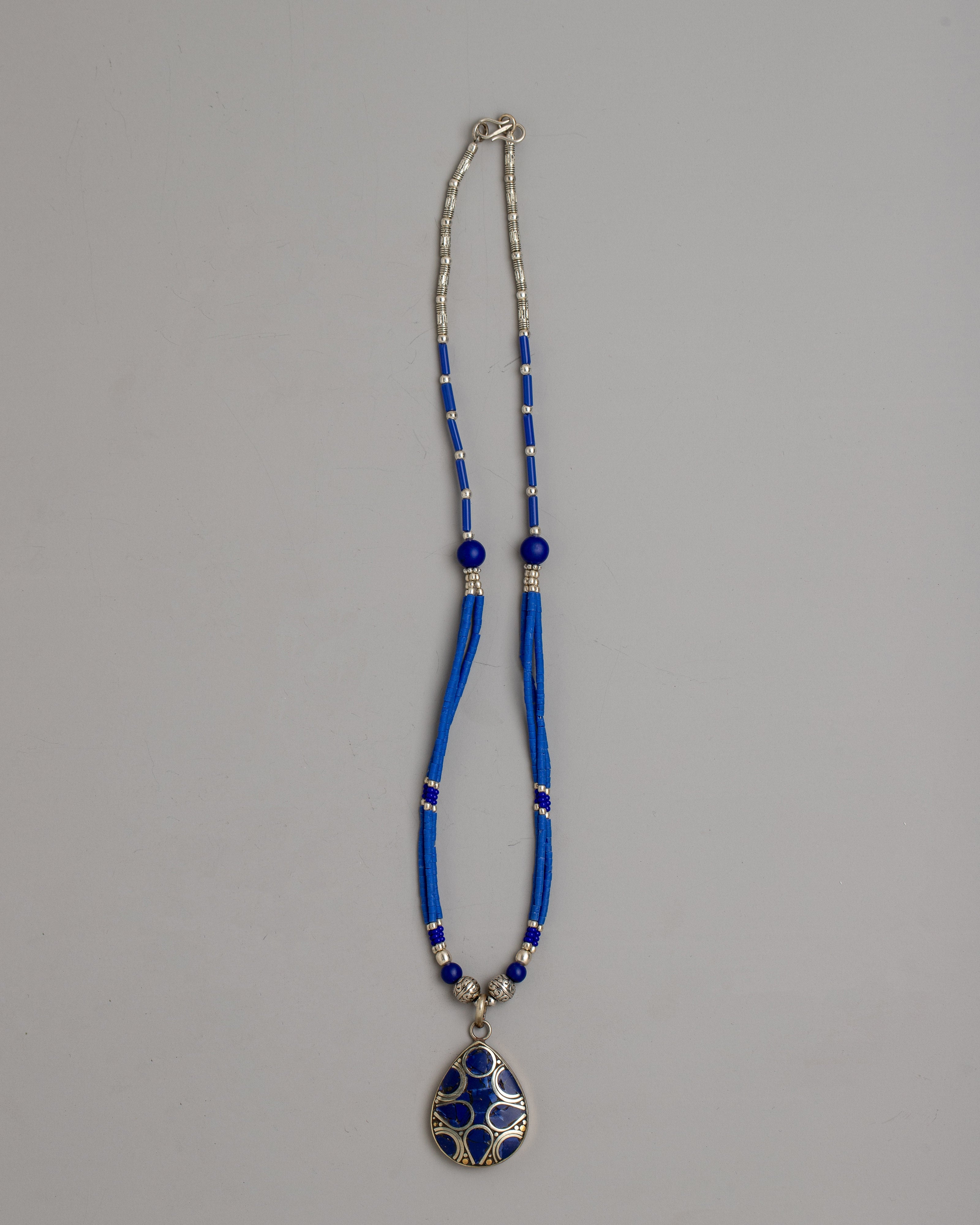 Necklace in White Metal