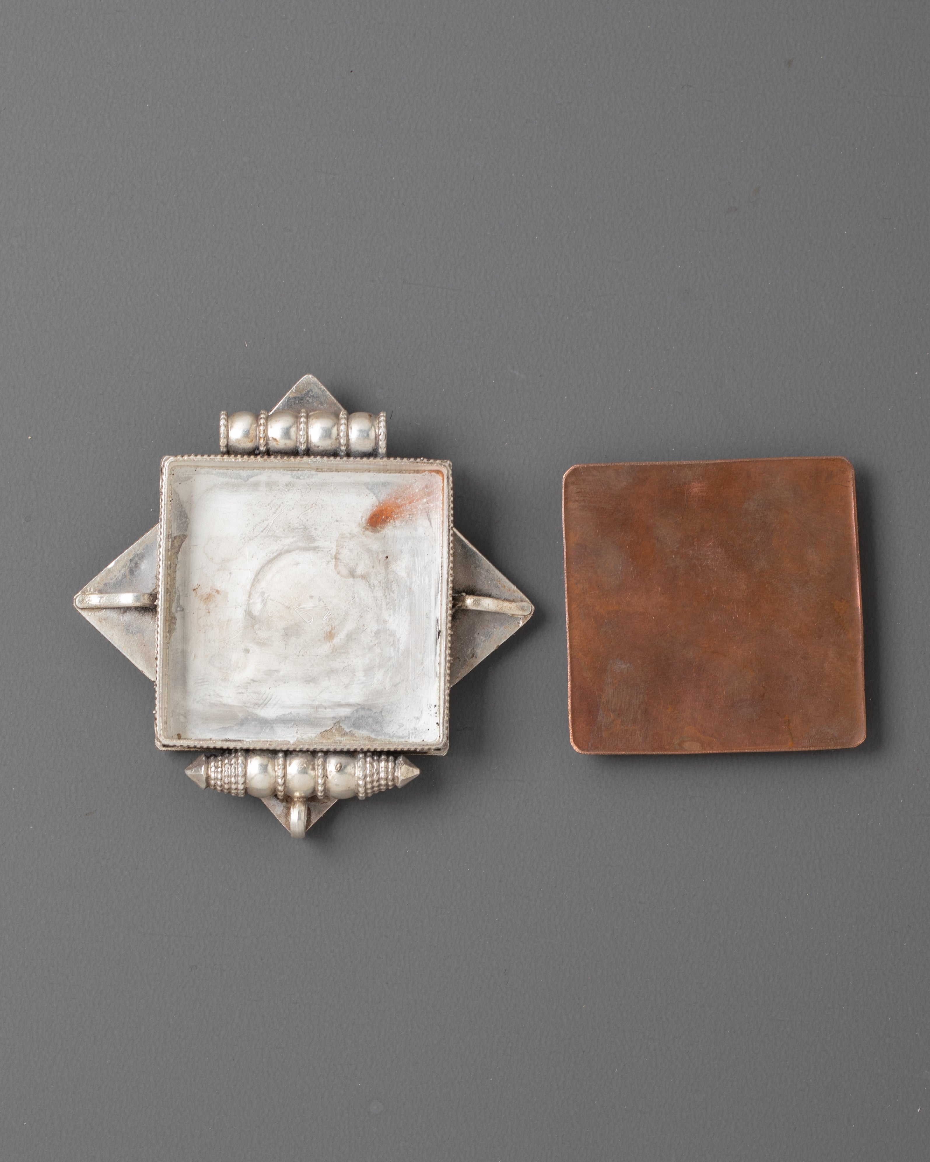 Flower Ghau Locket | Spiritual Healing Amulet