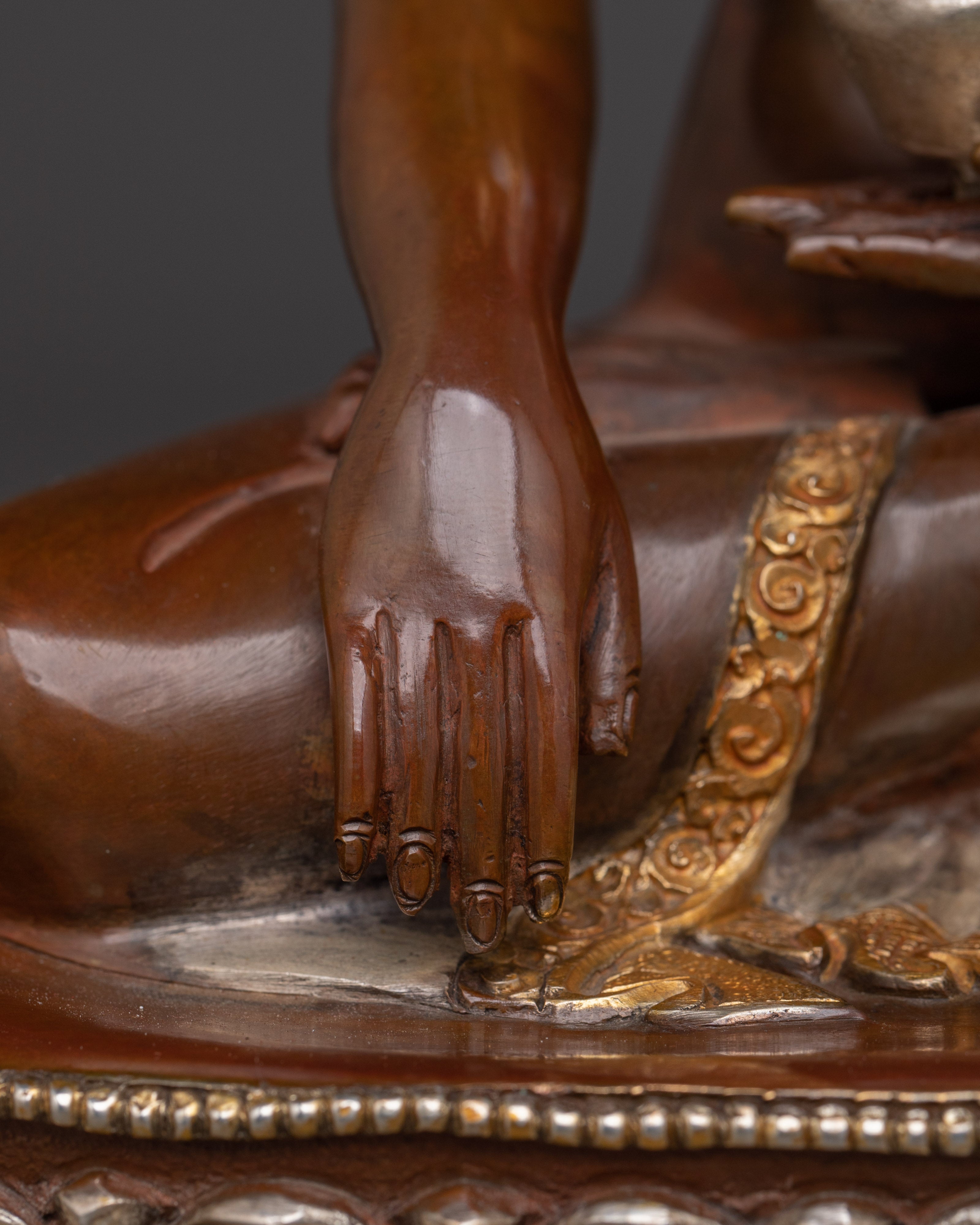 Shakyamuni Buddha in oxidized copper | Awakened Gautama Buddha