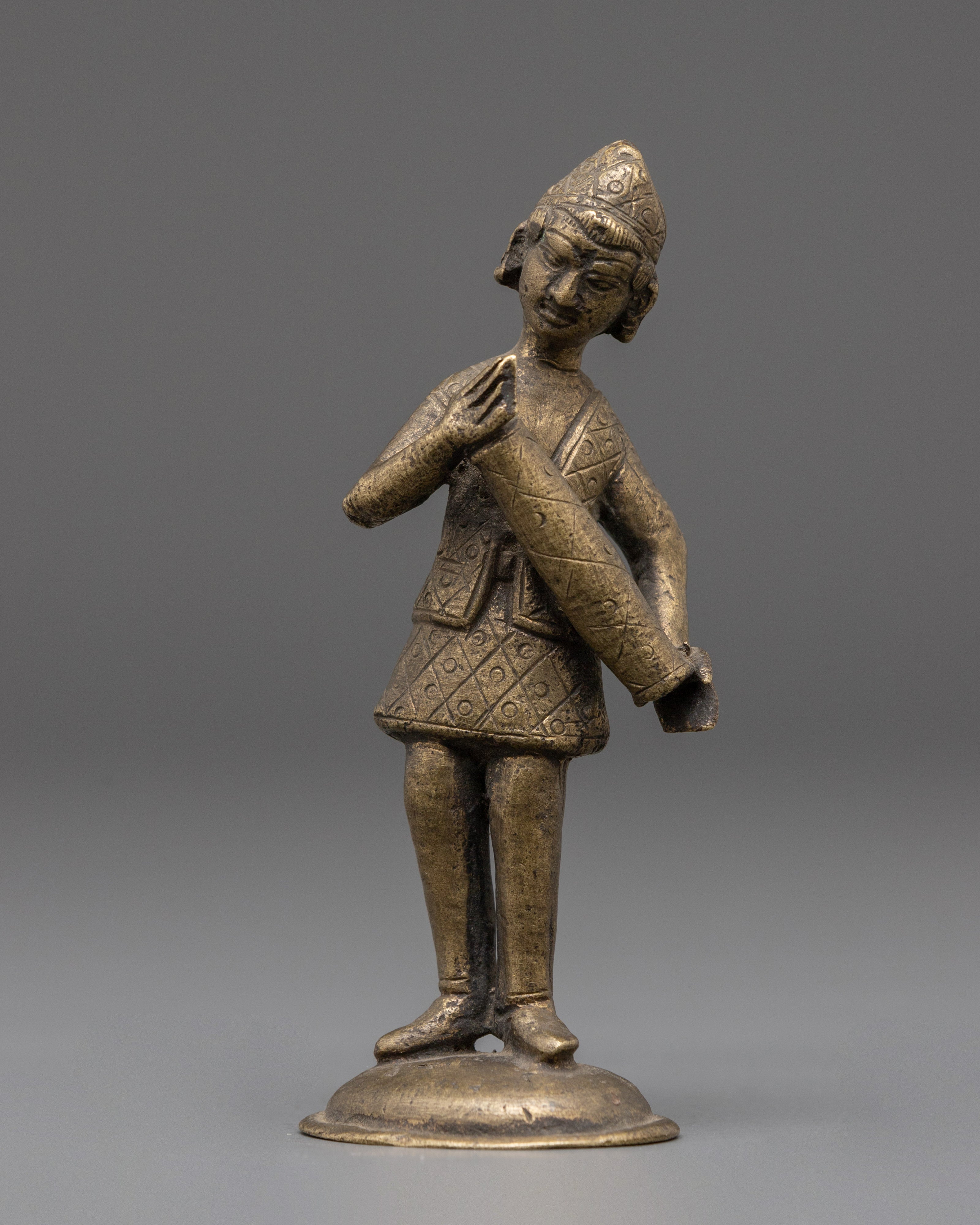 Musical Statue for Decor | Elegant Brass Figurine of Musician