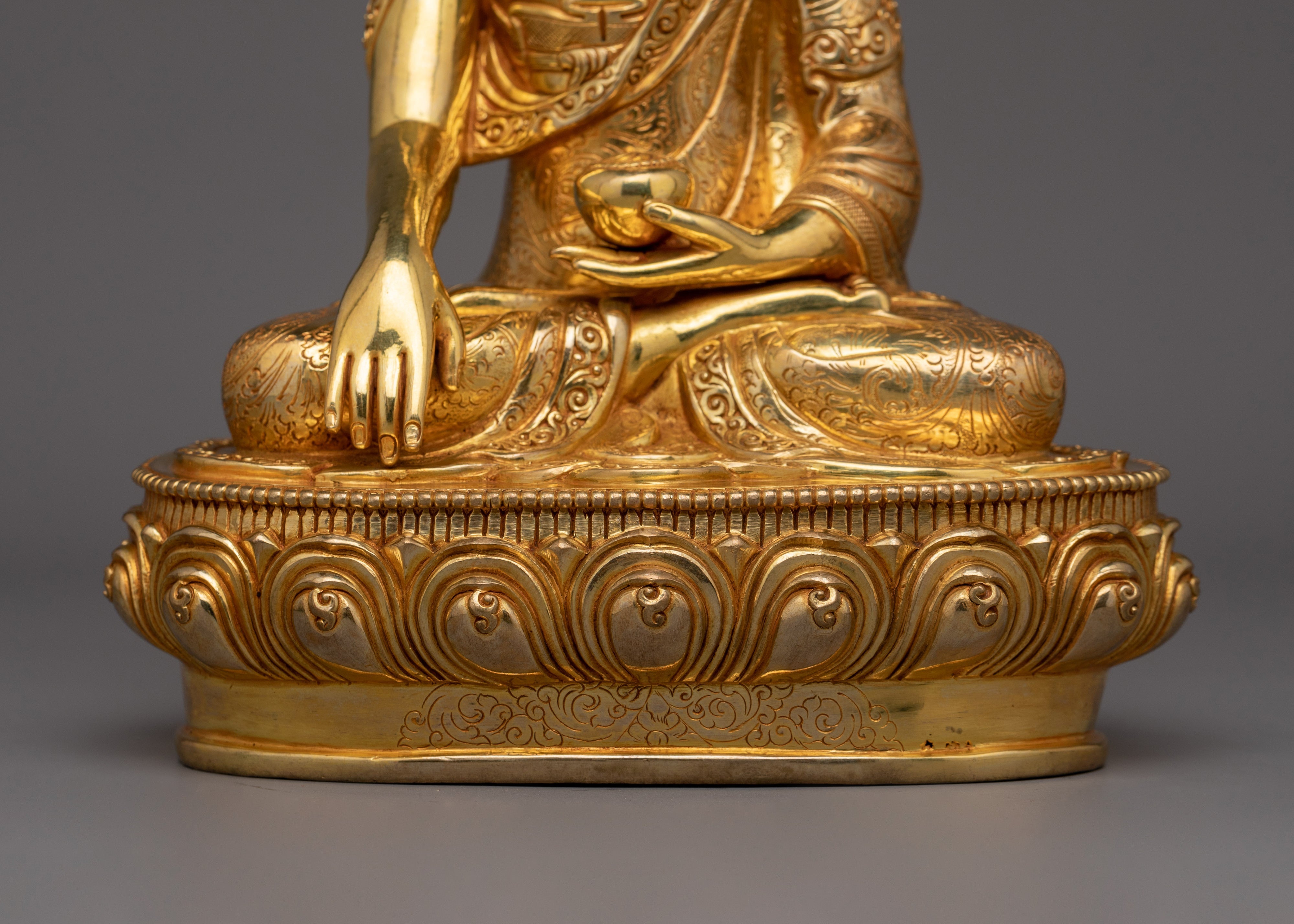 Sculpture of Buddhist Philosopher Shakyamuni Buddha |  The Path to Enlightenment