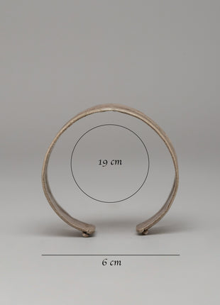 Elegant White Metal Bracelet | Adjustable Jewelry for Presents