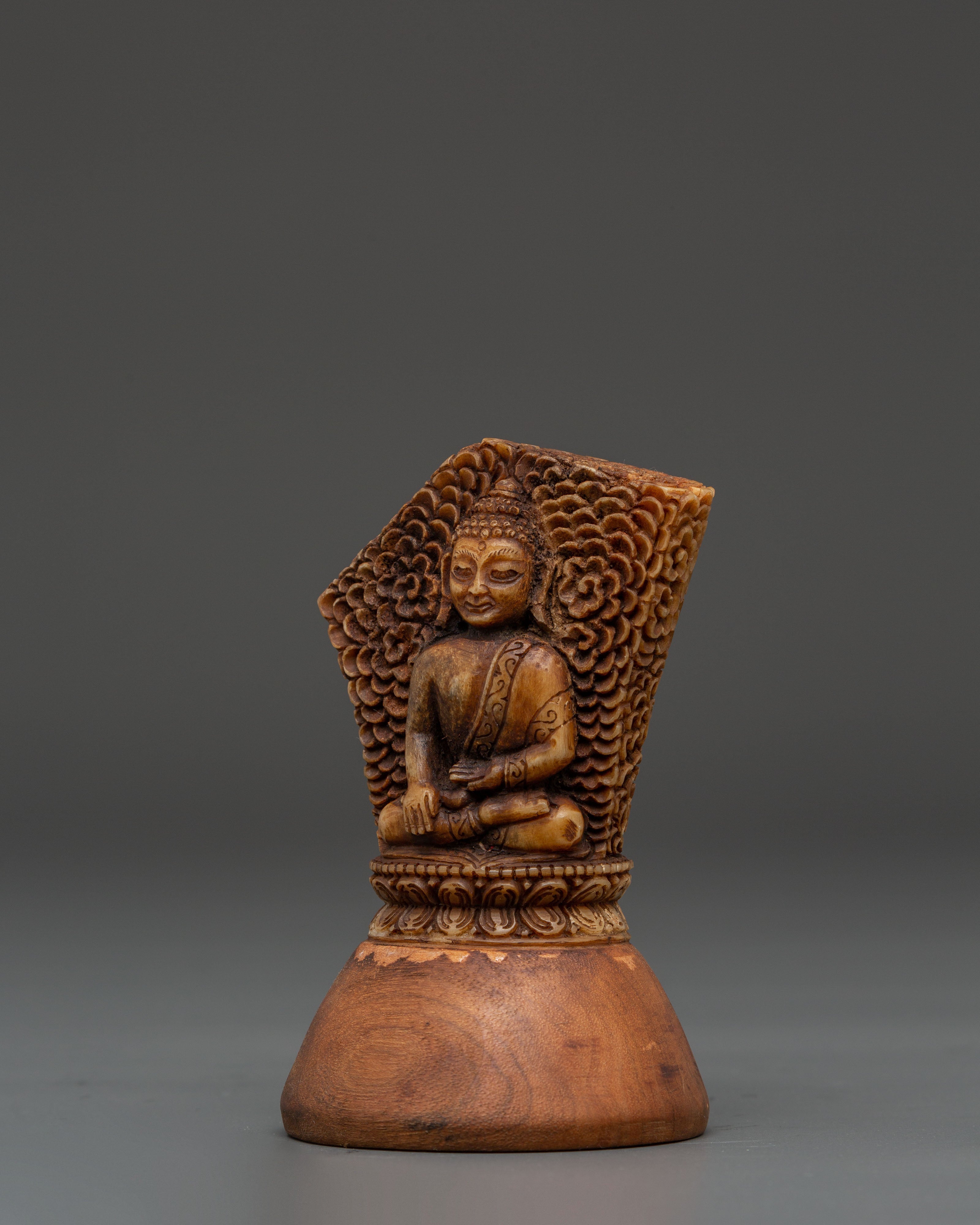 Wooden Shakyamuni Buddha Figurine | Symbol of Peace and Tranquility