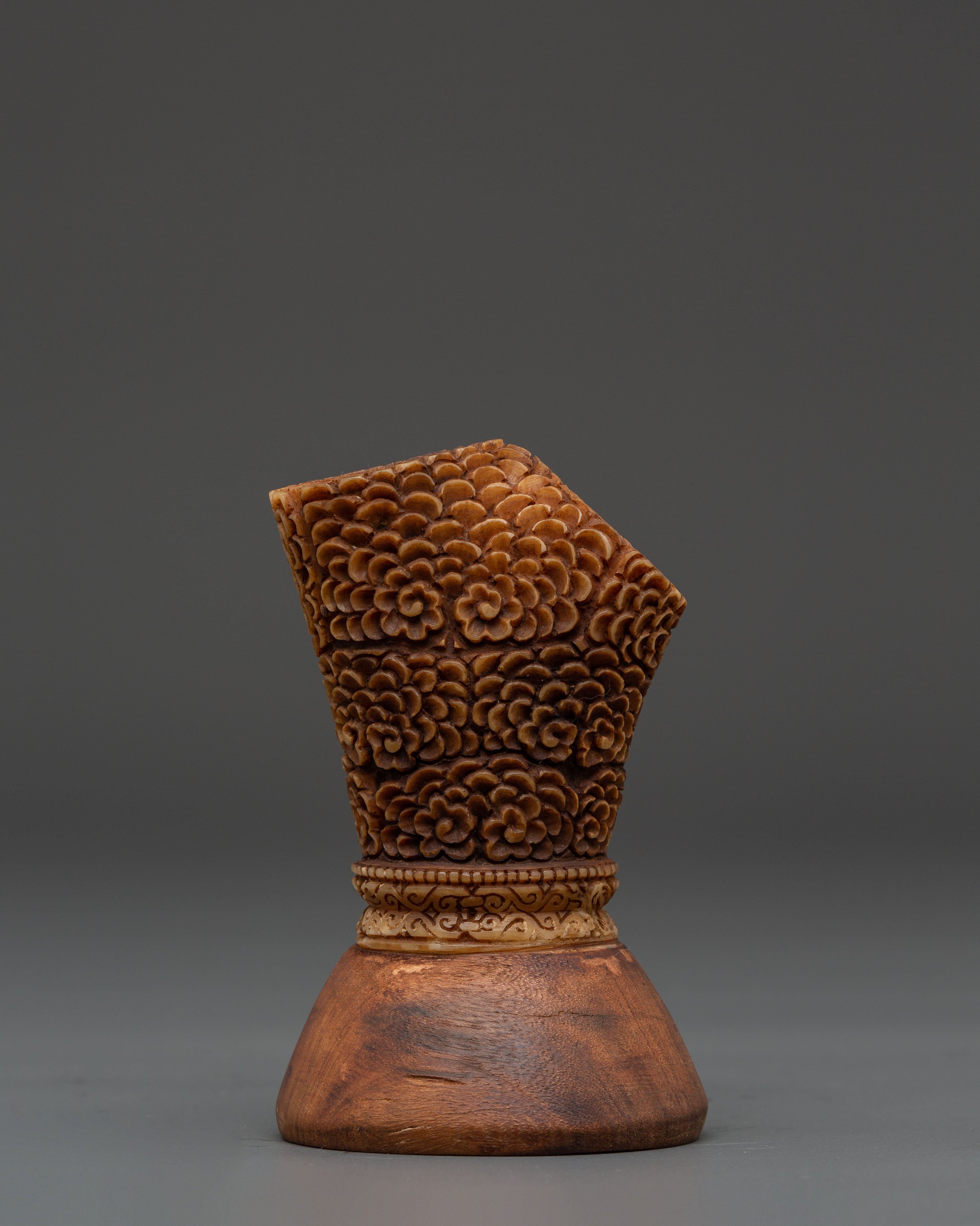 Wooden Shakyamuni Buddha Figurine | Symbol of Peace and Tranquility
