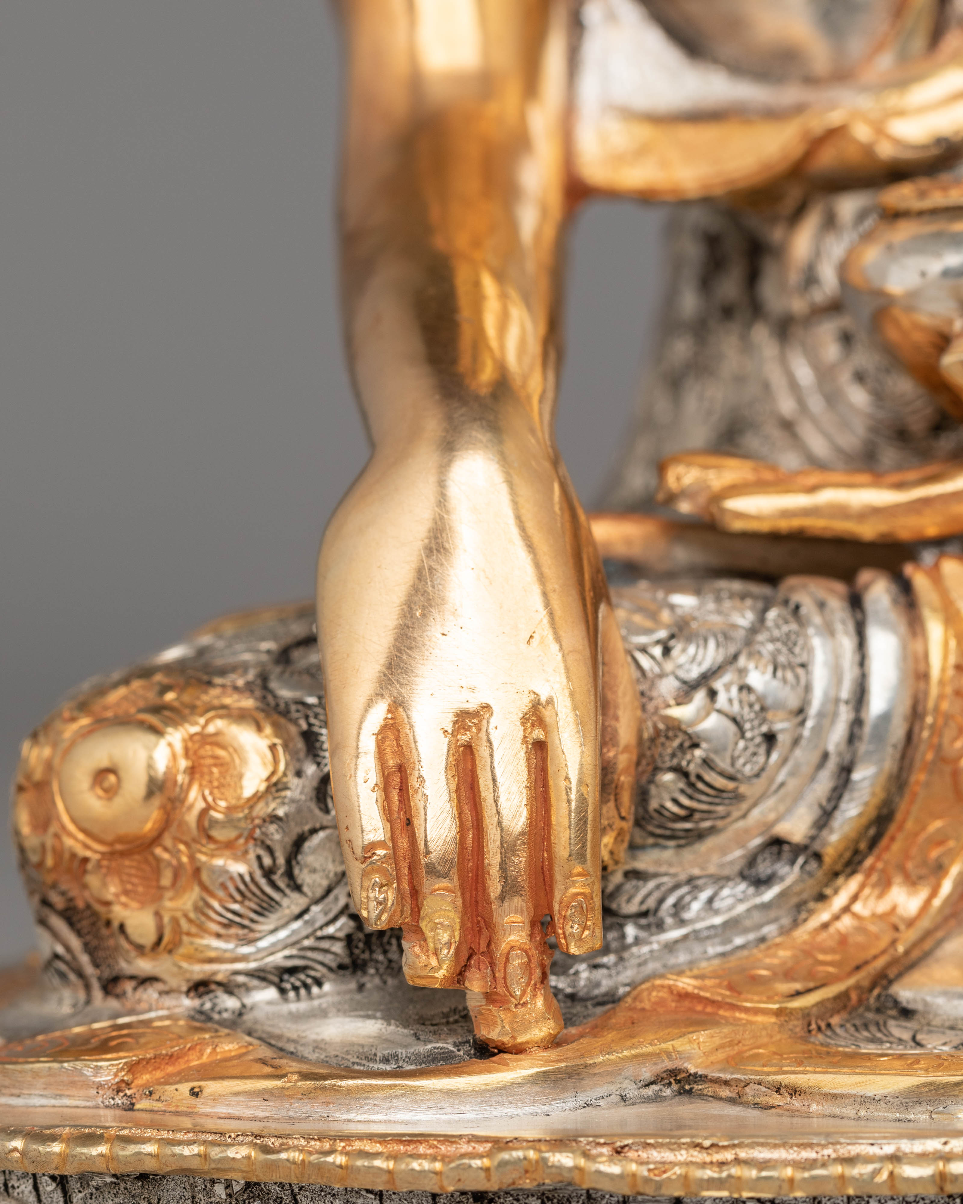 Dharma Guru Buddha Shakyamuni Statue | Gold Plated Copper for Spiritual Enlightenment