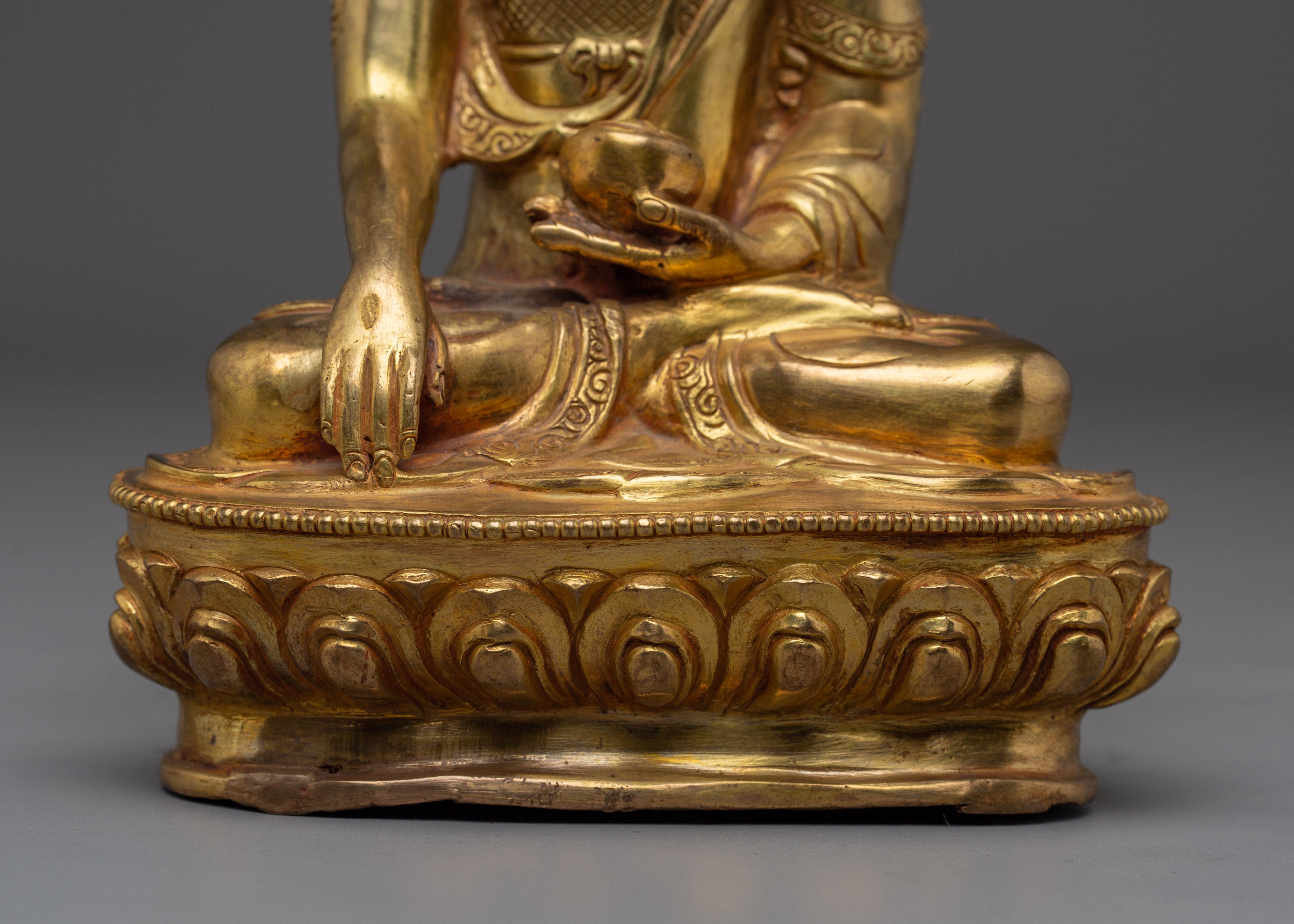 Traditional Shakyamuni Buddha | A Symbol of Enlightenment and Peace